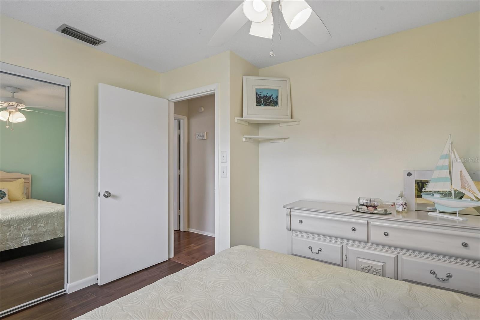 390 301 Blvd W #4d Property Photo 15