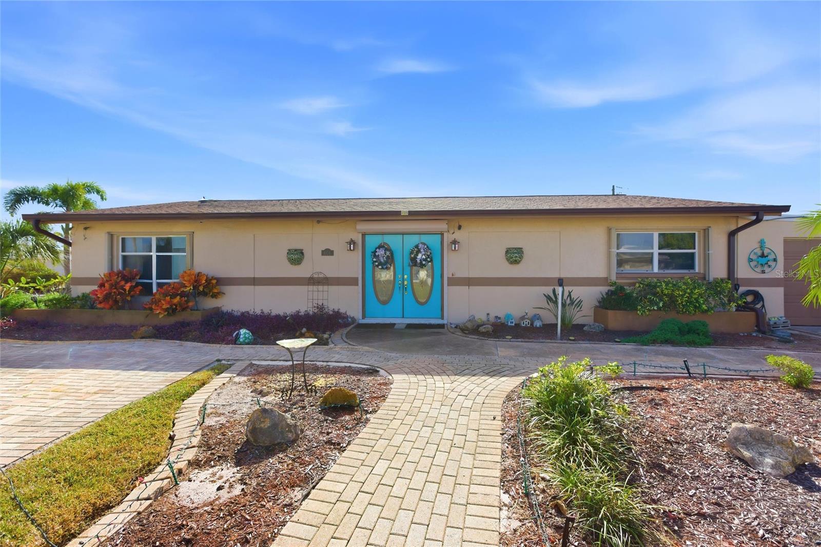 608 La Gorce Dr Property Photo 1