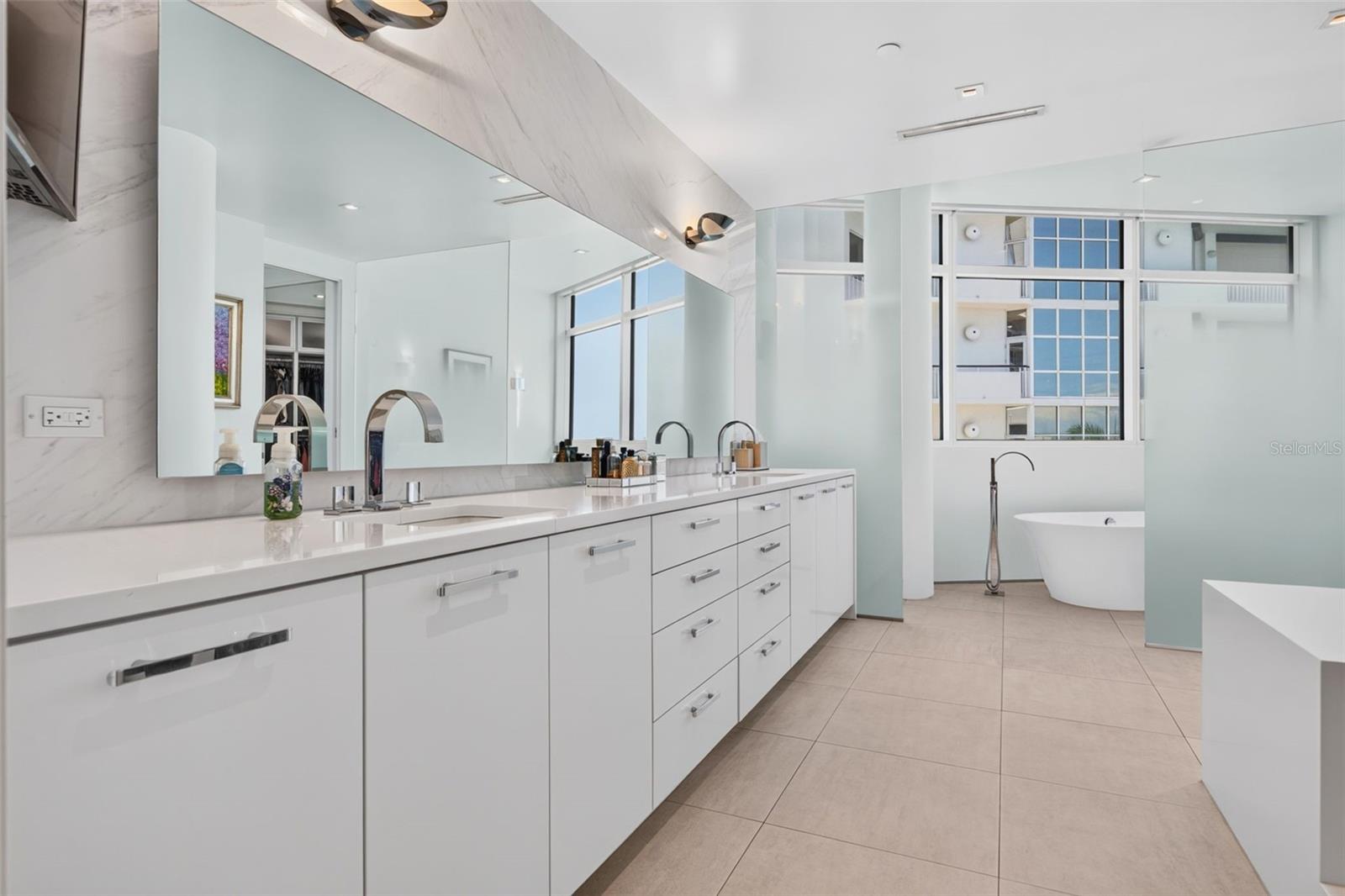 280 Golden Gate Pt #300 Property Photo 49