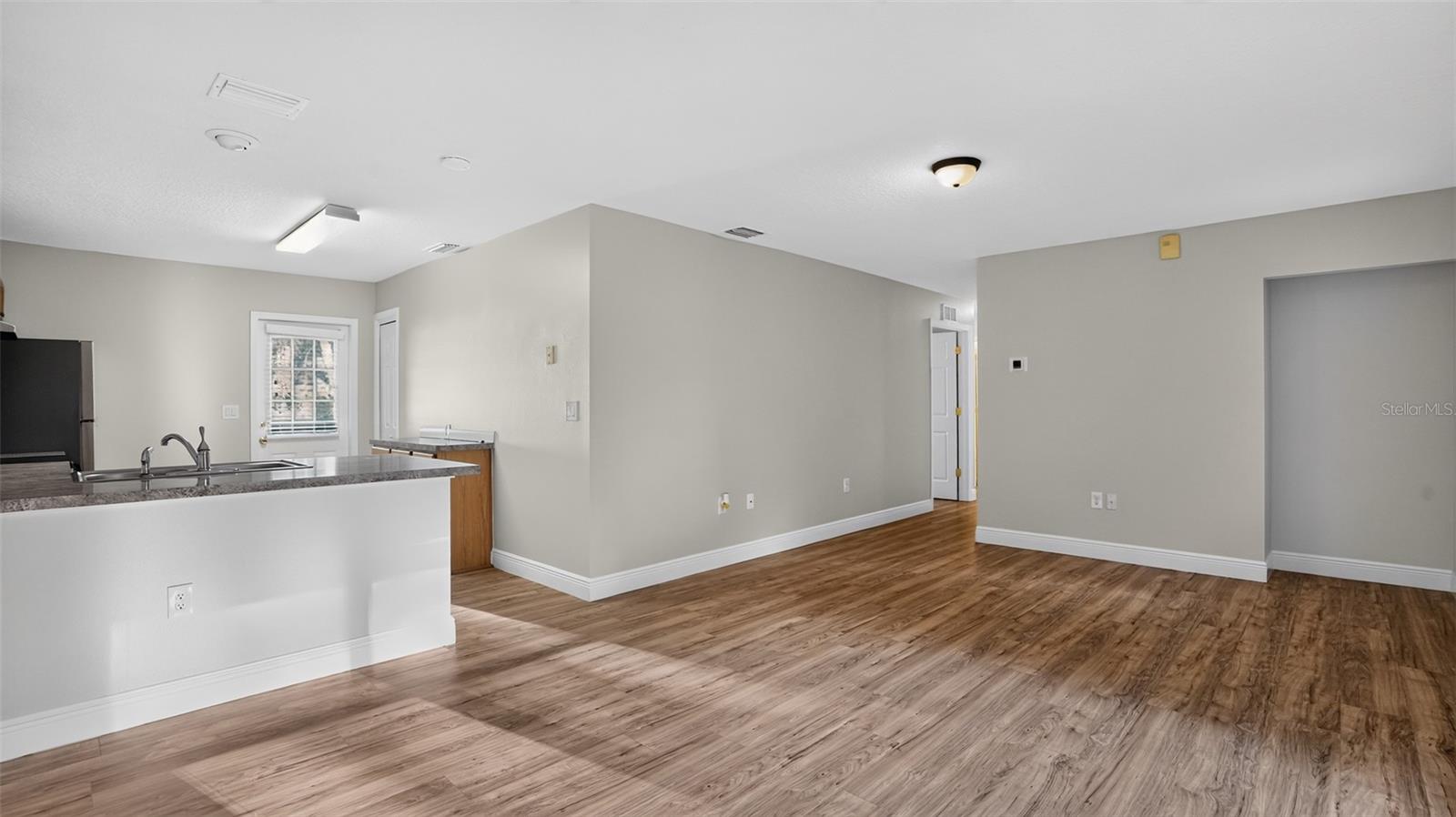 788 N Charles Ave Property Photo 4