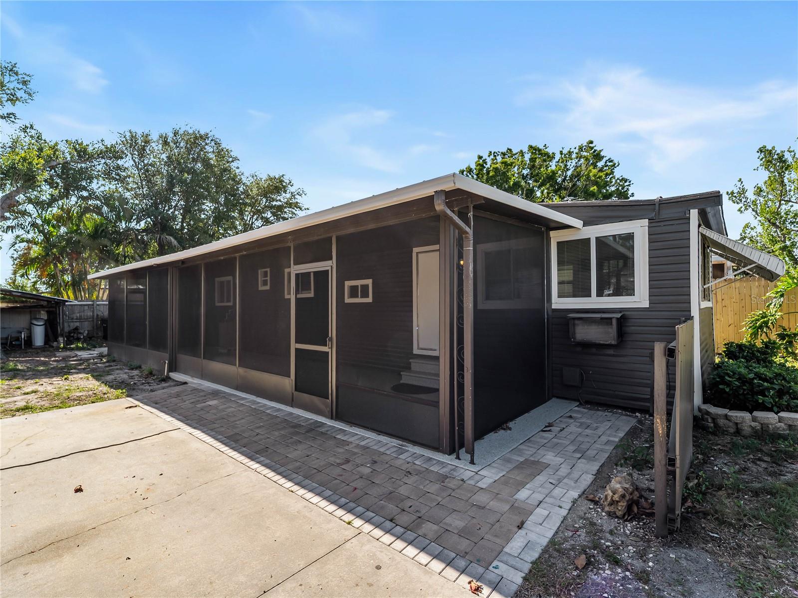 110 VERONA ST N