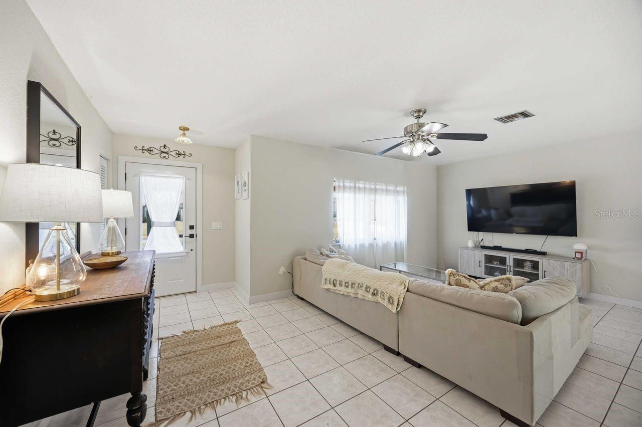 23420 Steeple Ave Property Photo 4