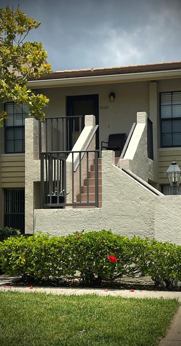 4606 Weybridge #26 Property Photo 1
