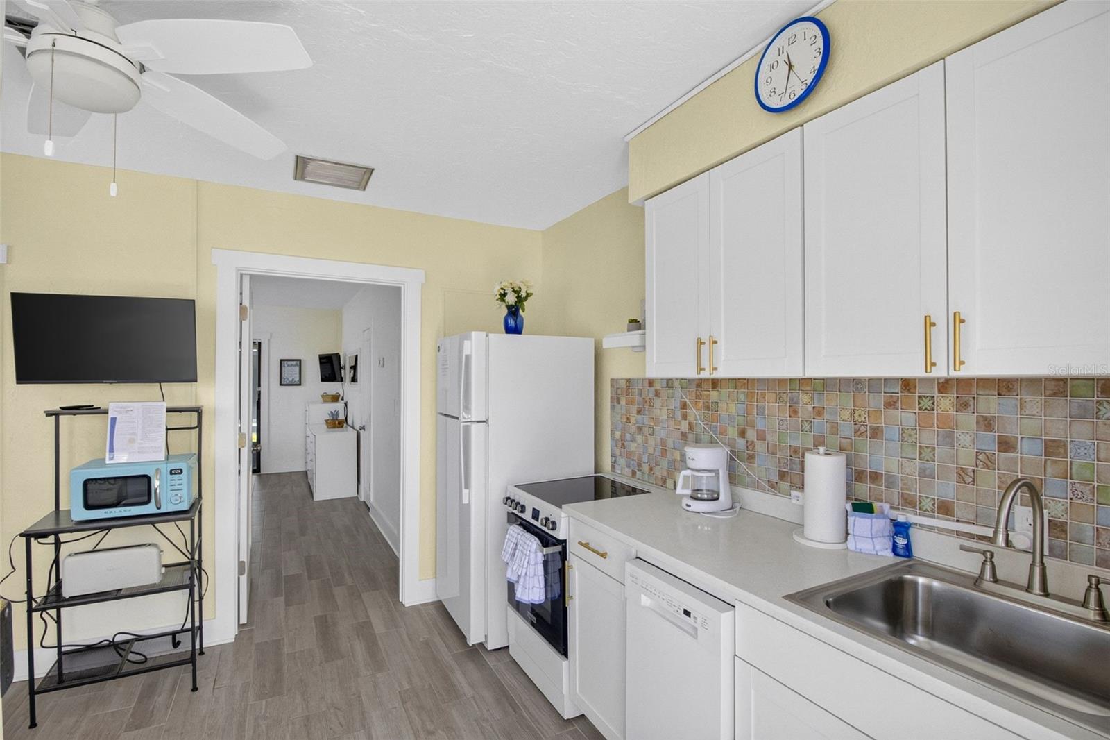 908 Villas Dr #10 Property Photo 5