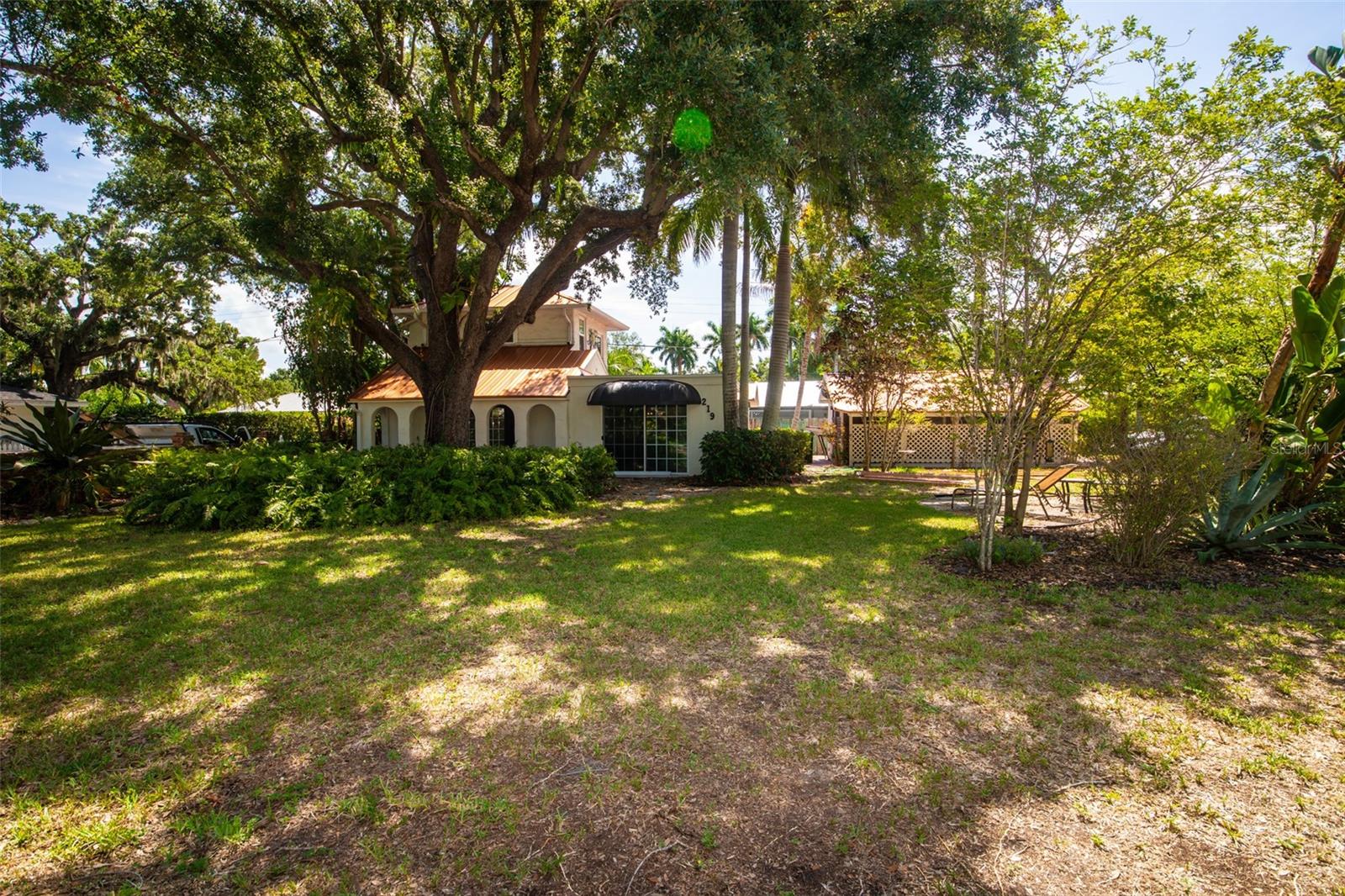 219 24 St W Property Photo 11