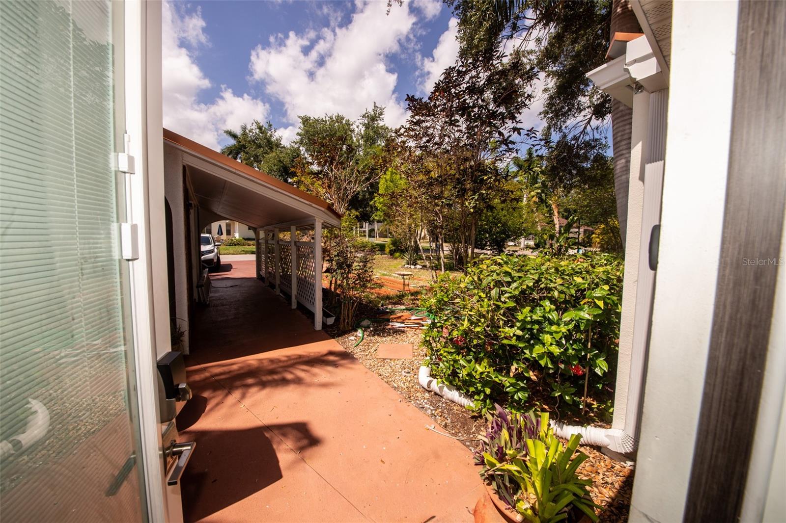 219 24 St W Property Photo 14