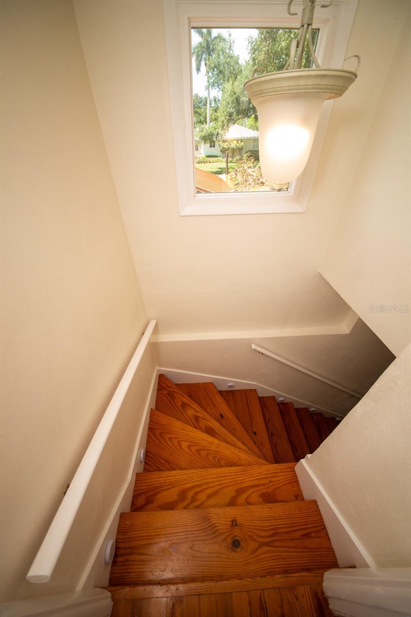 219 24 St W Property Photo 39