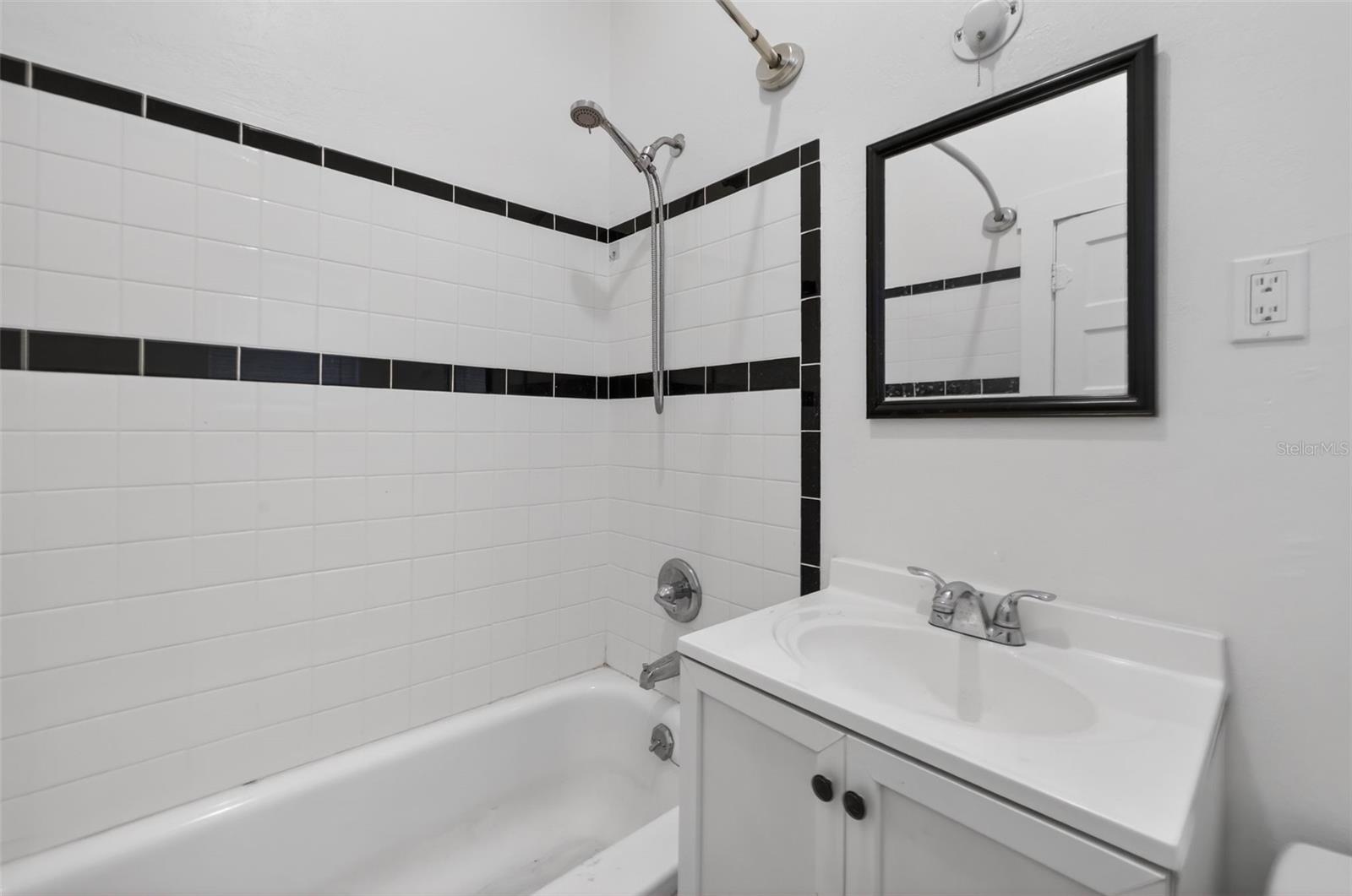 633 7th Ave N Property Photo 8