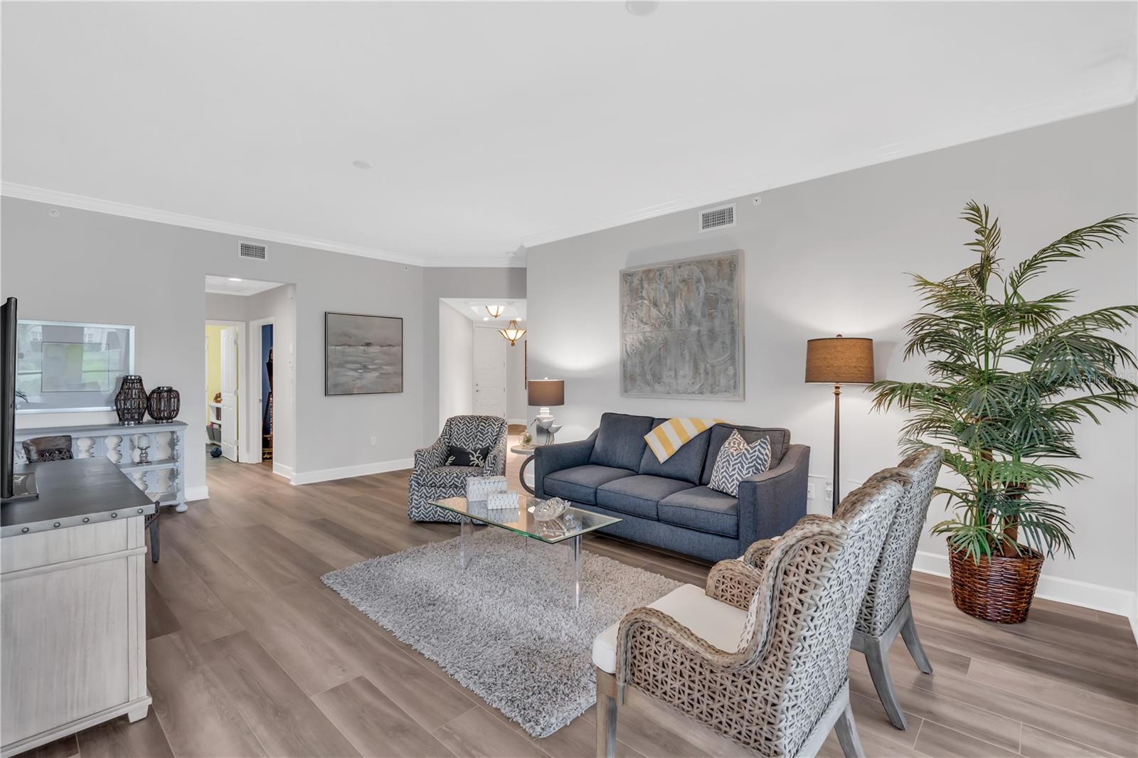 5204 Bouchard Cir #102 Property Photo 8