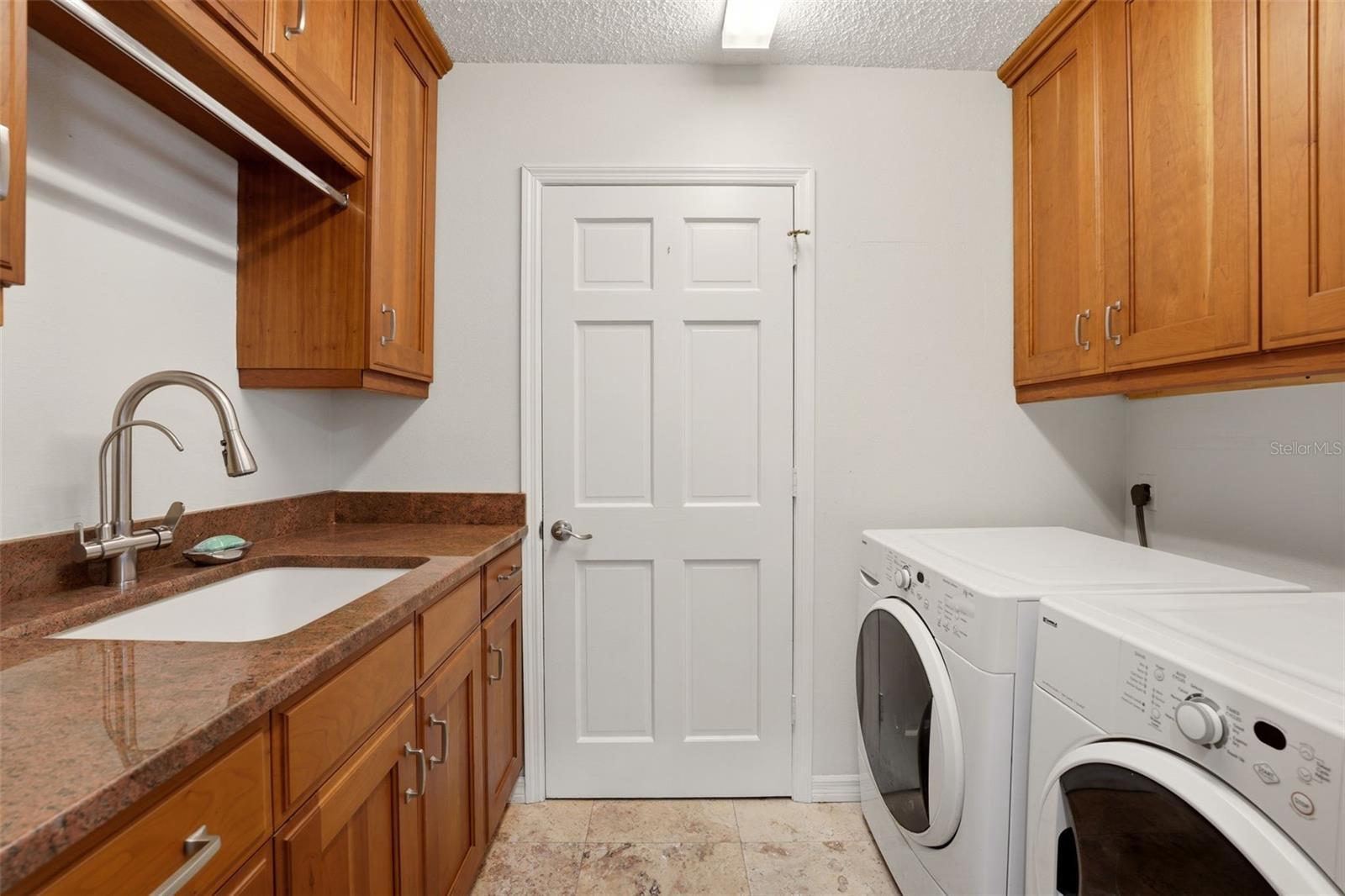 215 Carriage House Ln #215 Property Photo 12