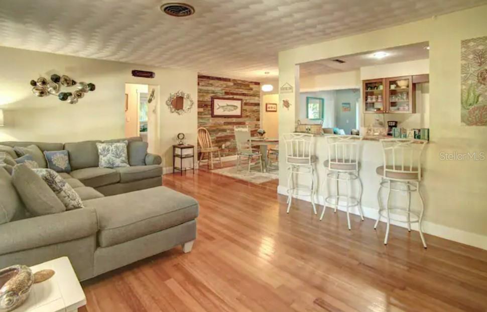 7609 Senrab Dr Property Photo 6