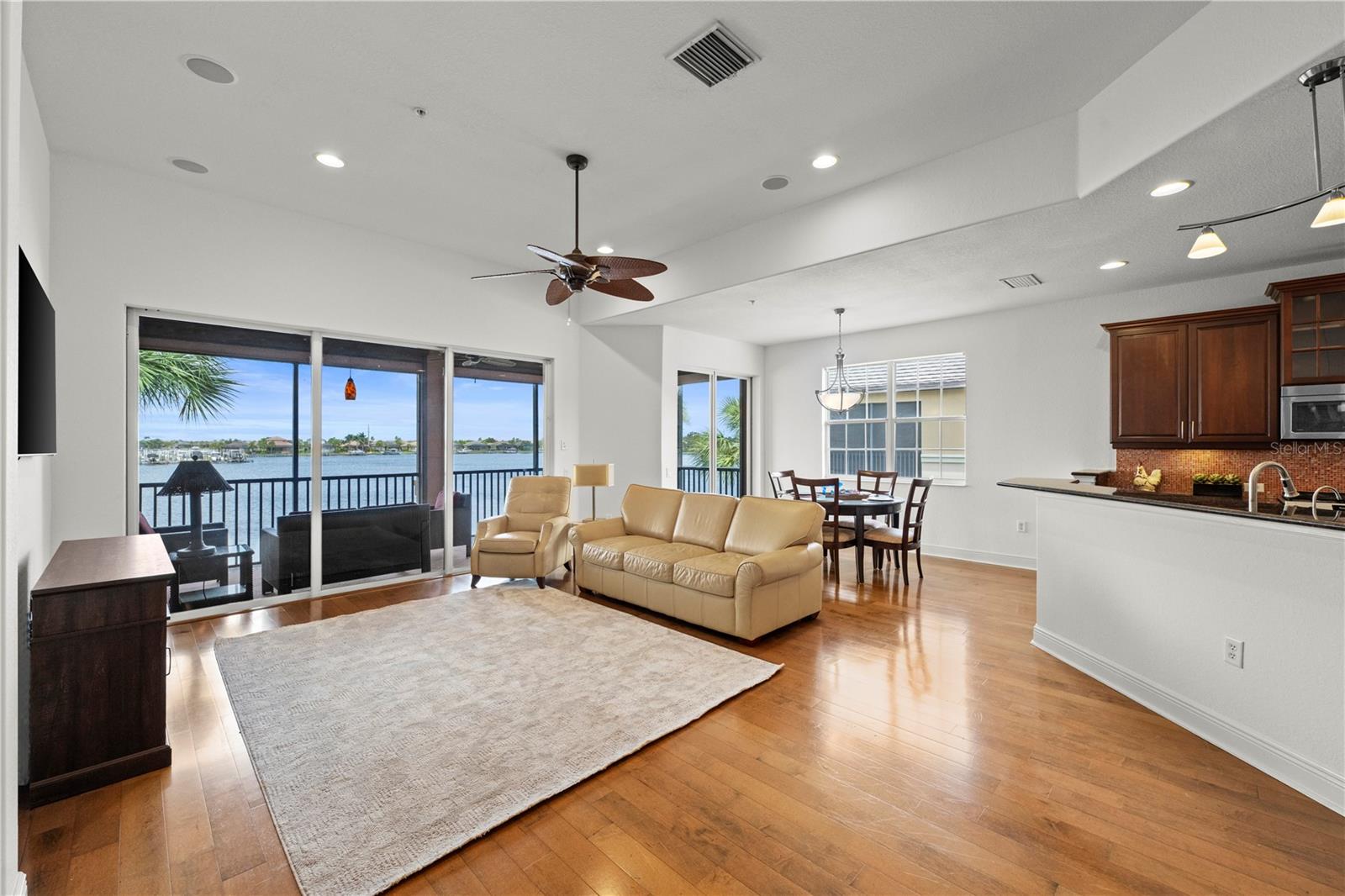 1139 Riverscape St #2 Property Photo 8