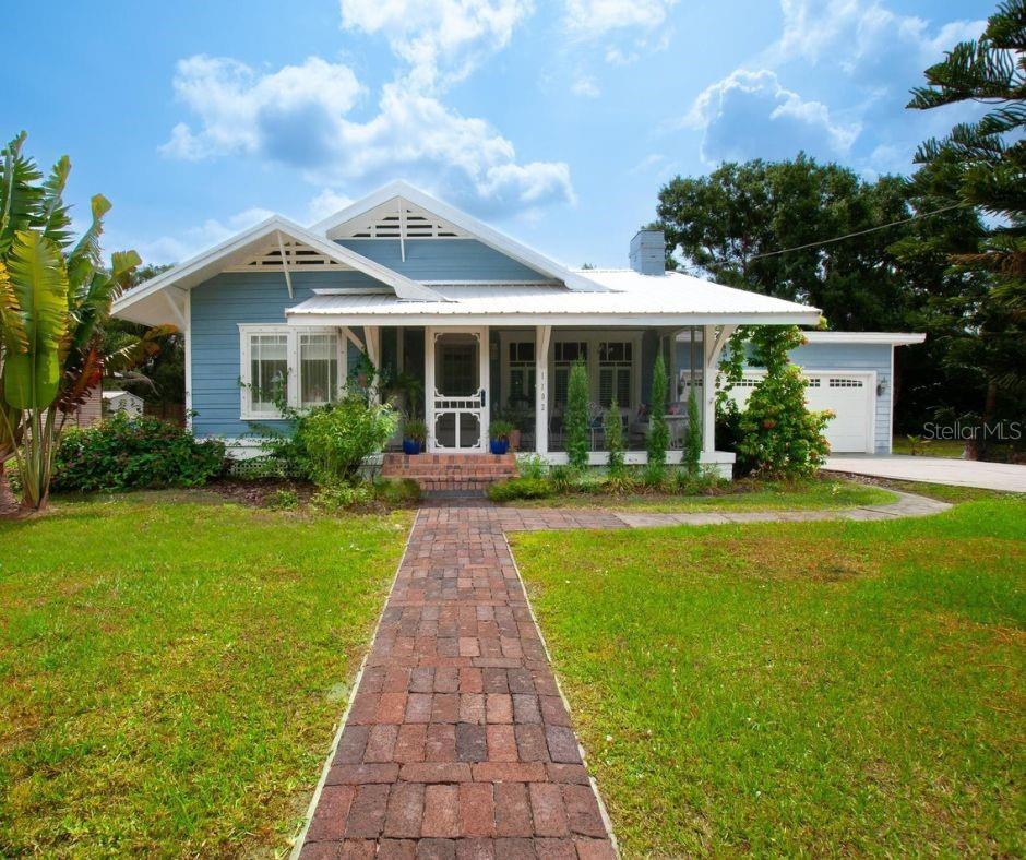 1102 N Arcadia Ave Property Photo 1