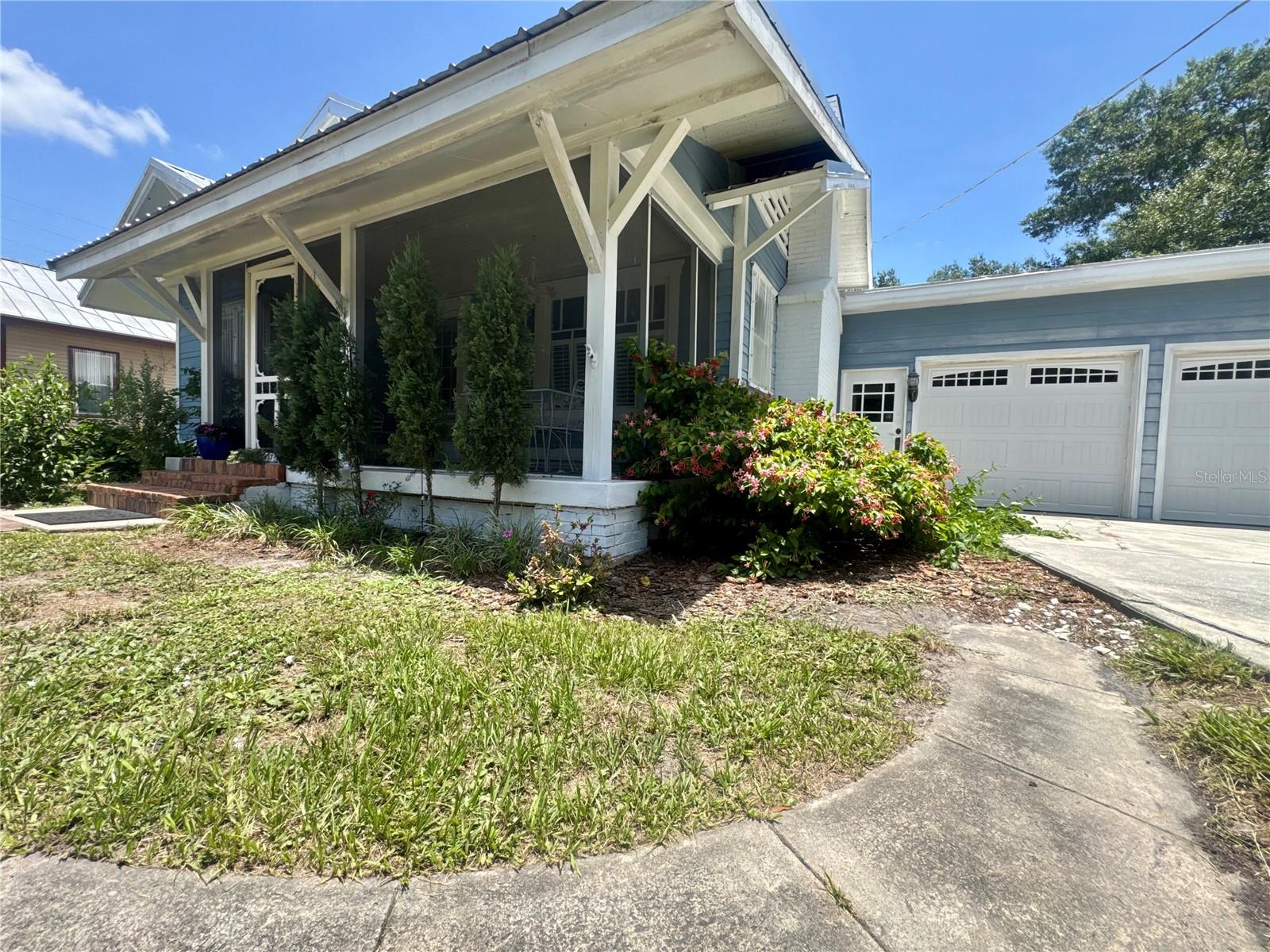 1102 N Arcadia Ave Property Photo 4
