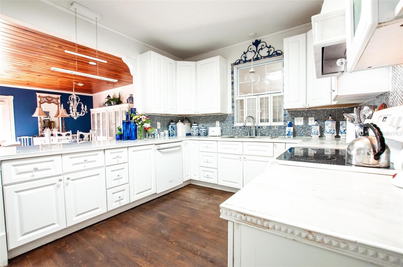 1102 N Arcadia Ave Property Photo 16