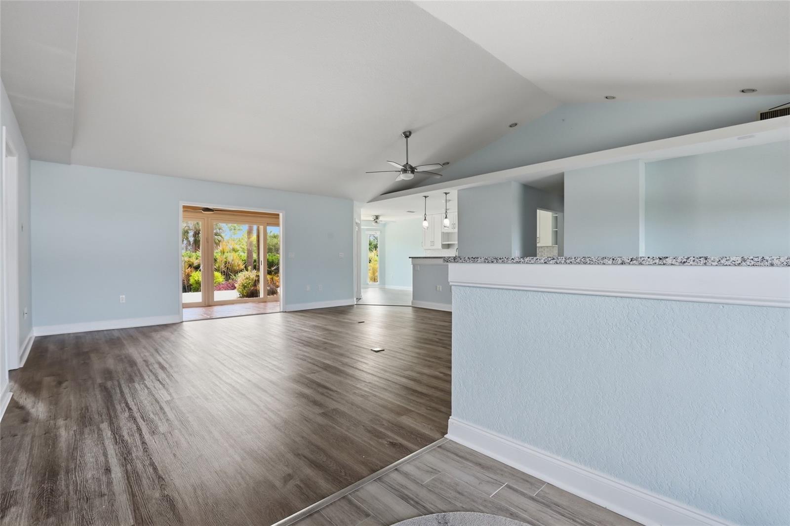 5207 86th Street Ct W Property Photo 5