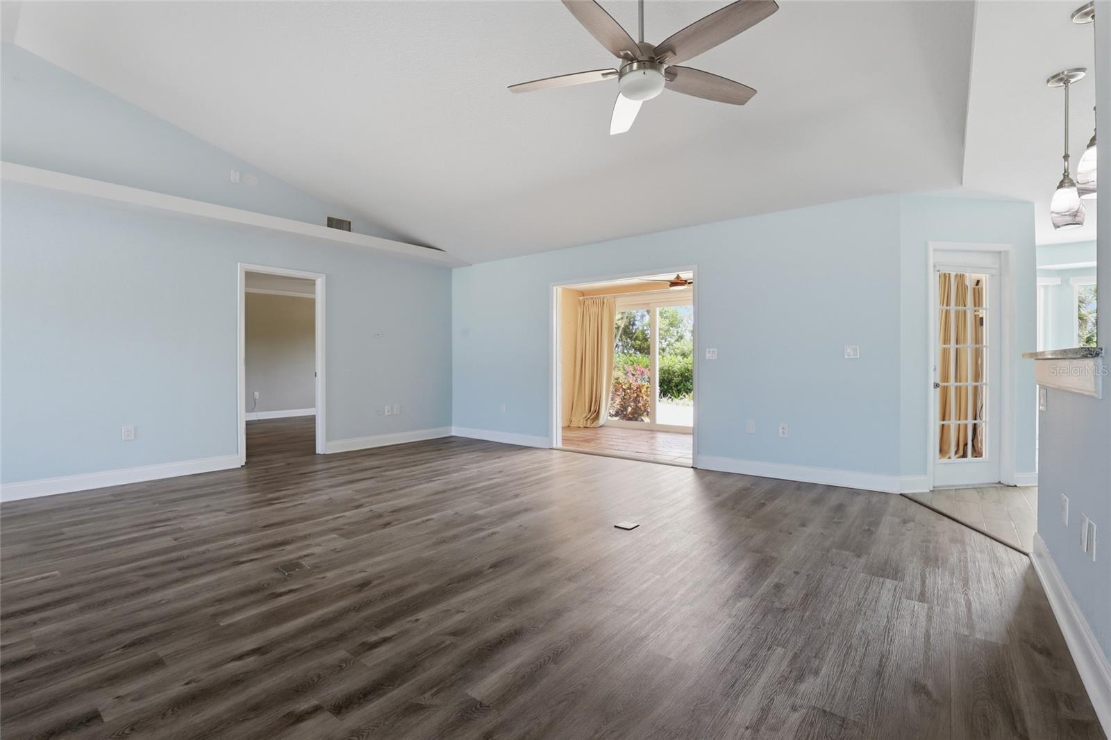 5207 86th Street Ct W Property Photo 6