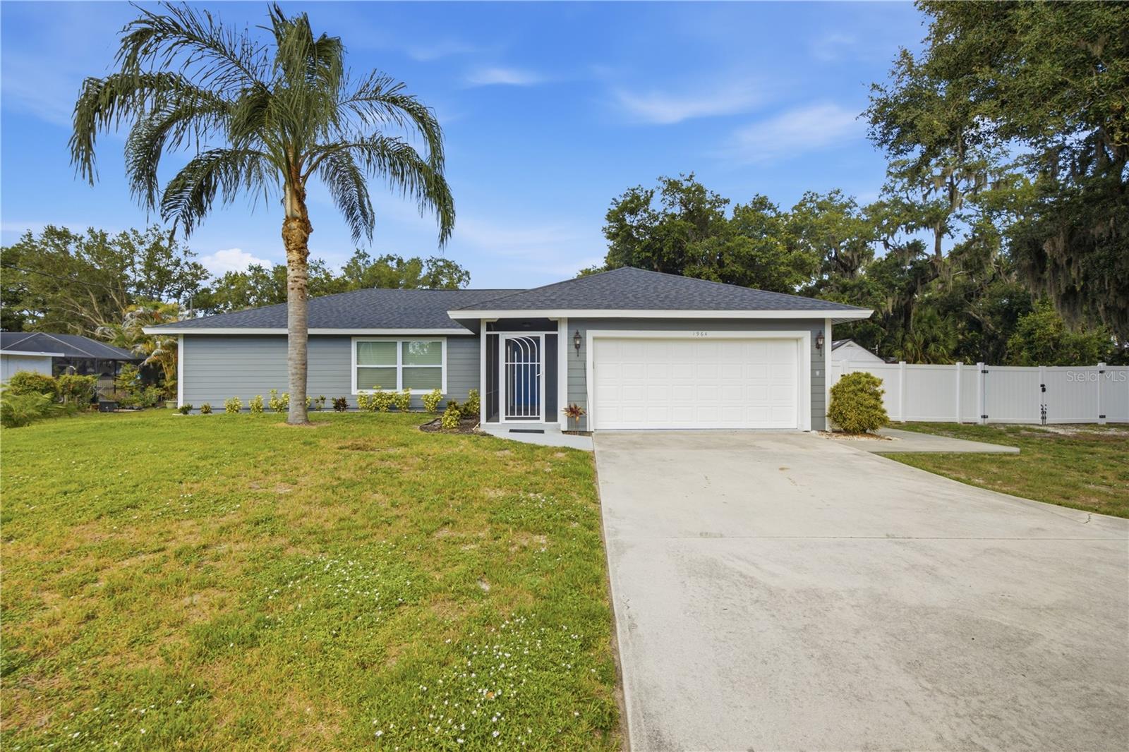 1964 Par Pl Property Photo 2