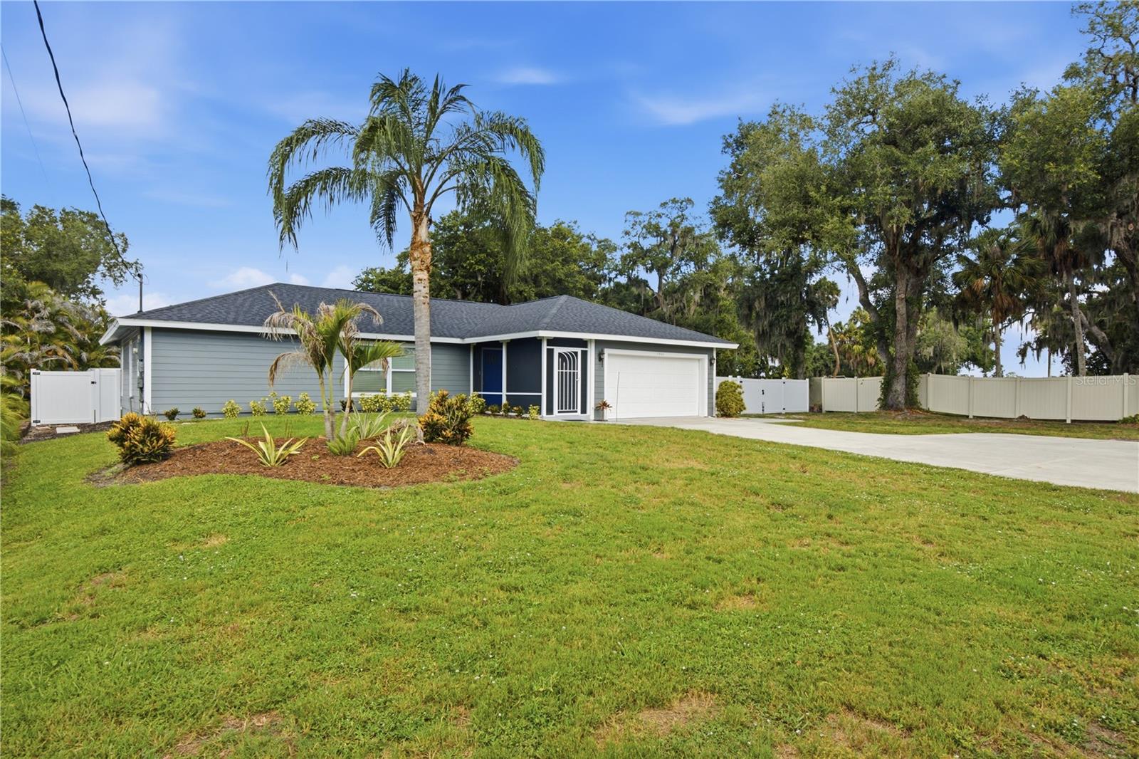 1964 Par Pl Property Photo 3