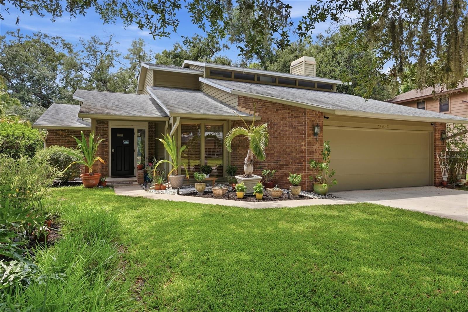 1063 Greystone Ln Property Photo 4