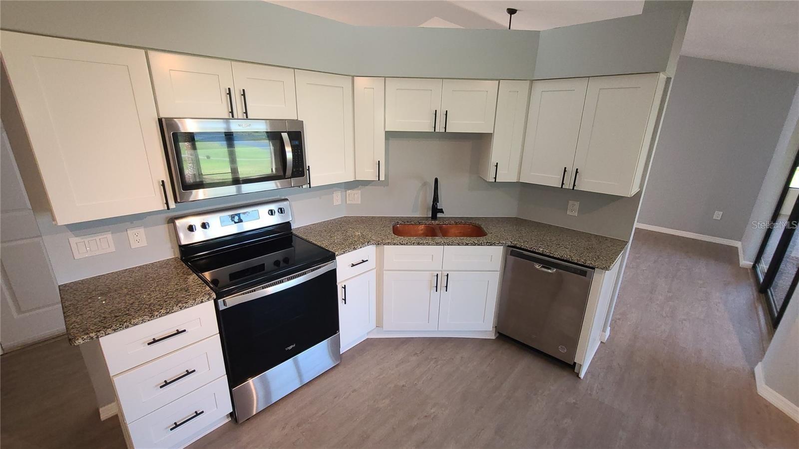 13 Seaward Cir Property Photo 6