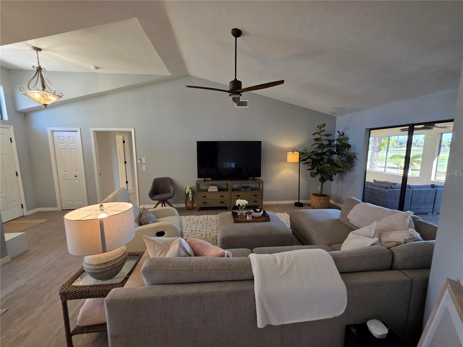 13 Seaward Cir Property Photo 18