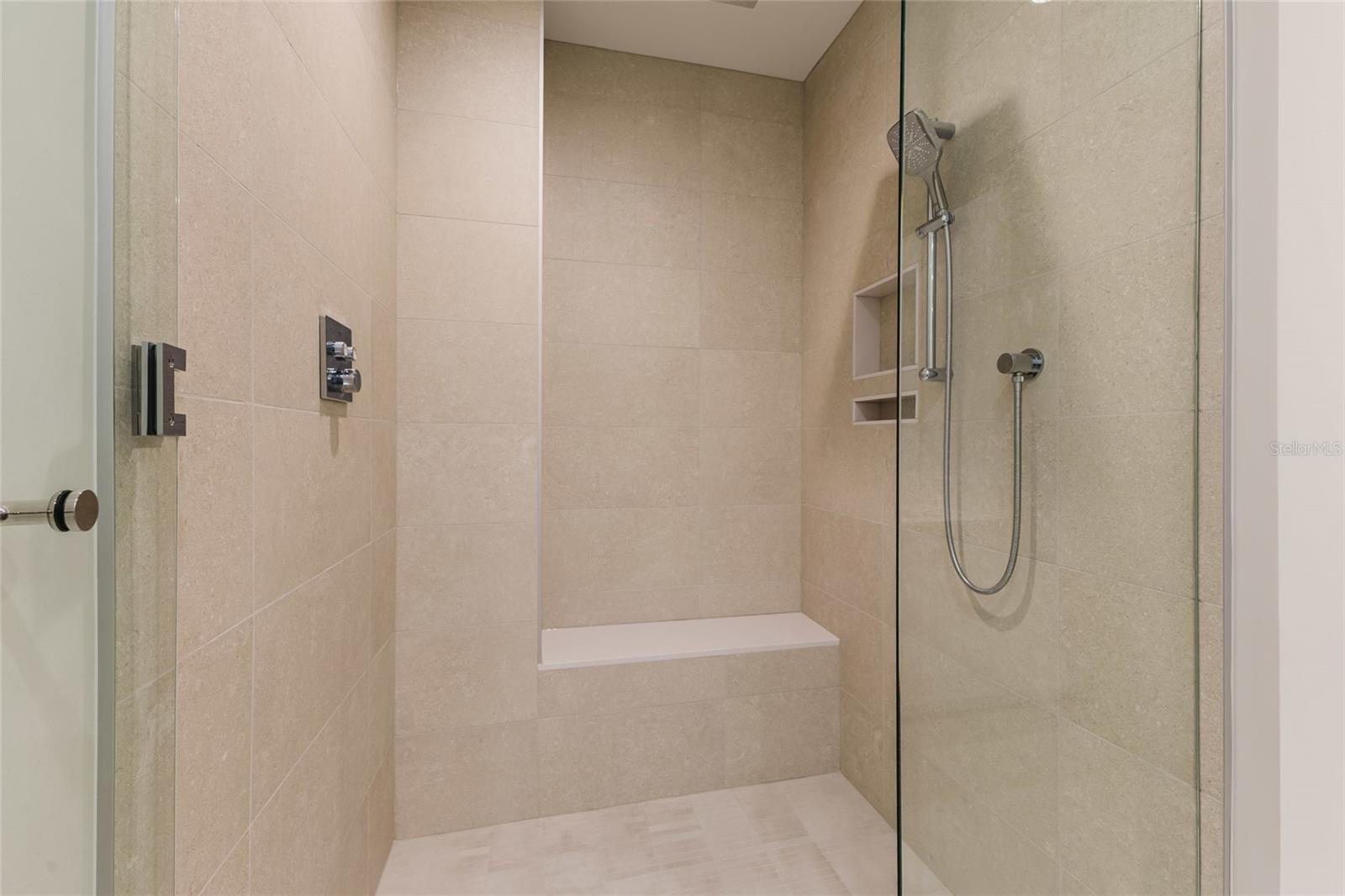 275 1st Ave S #3908 Property Photo 16