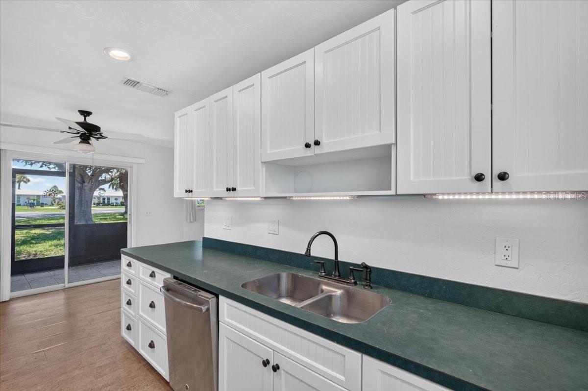 166 Circlewood Dr #101 Property Photo 11