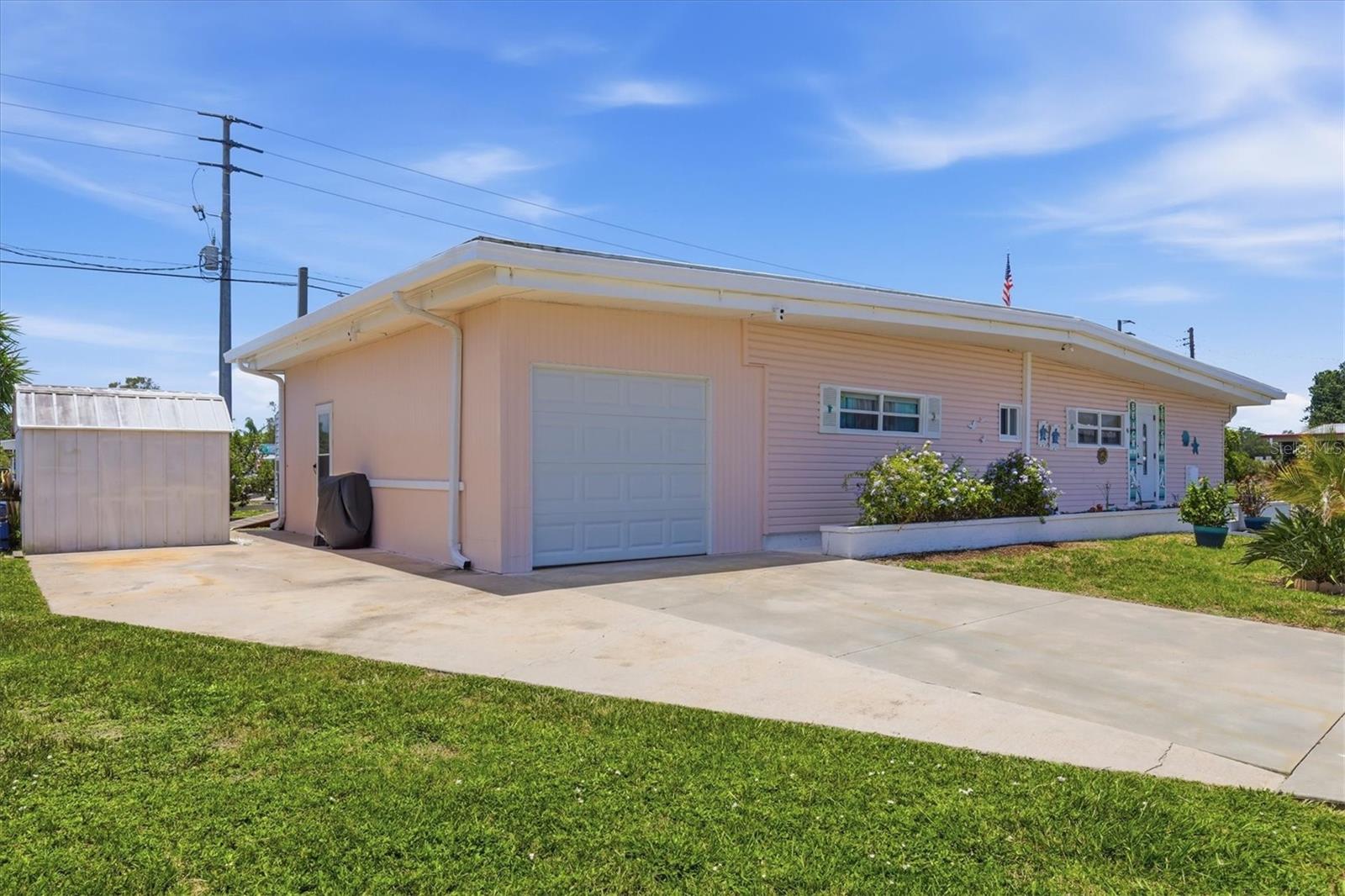 1006 42nd Avenue Dr E Property Photo 2