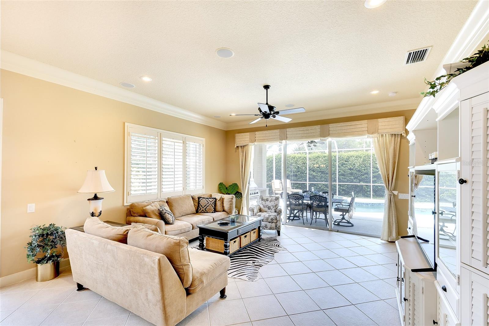 9735 53rd Dr E Property Photo 6