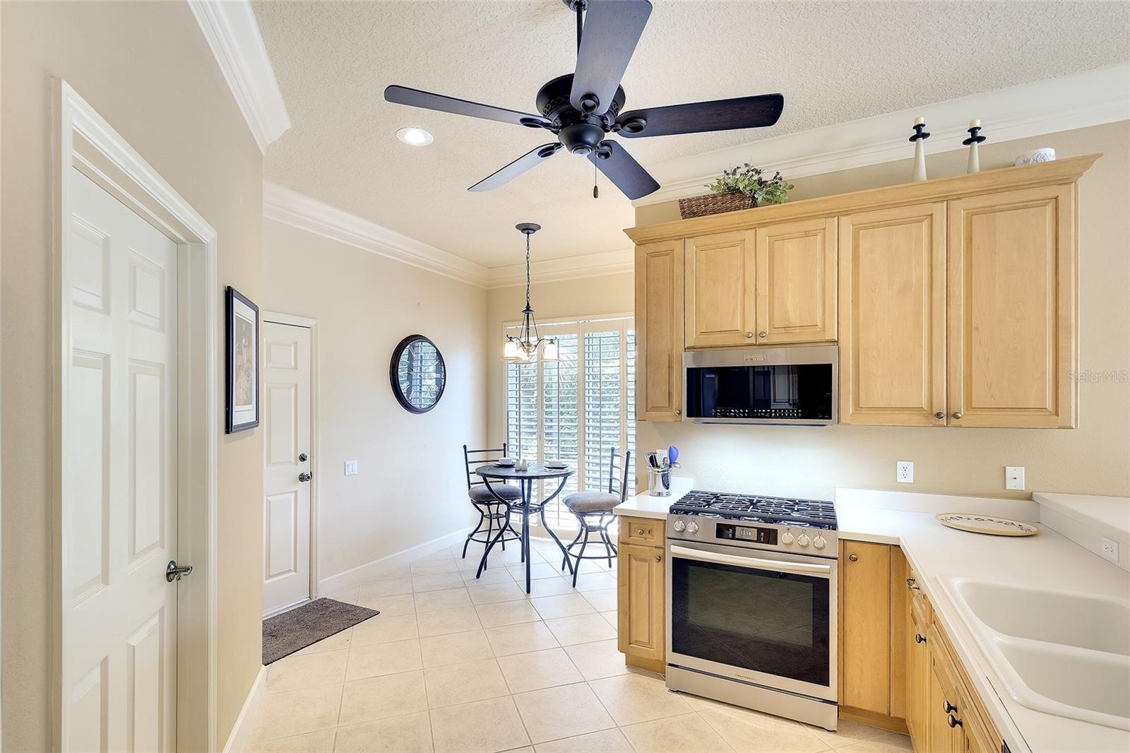 9735 53rd Dr E Property Photo 7