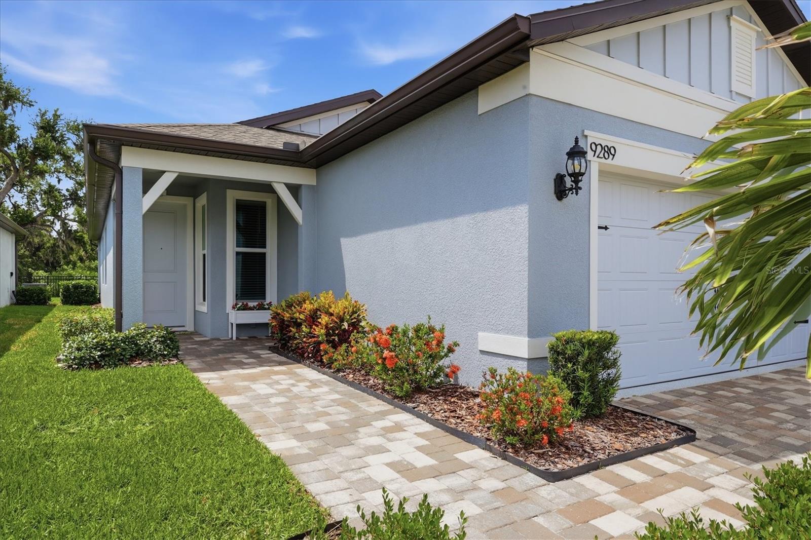 9289 Ballaster Pointe Loop Property Photo 3