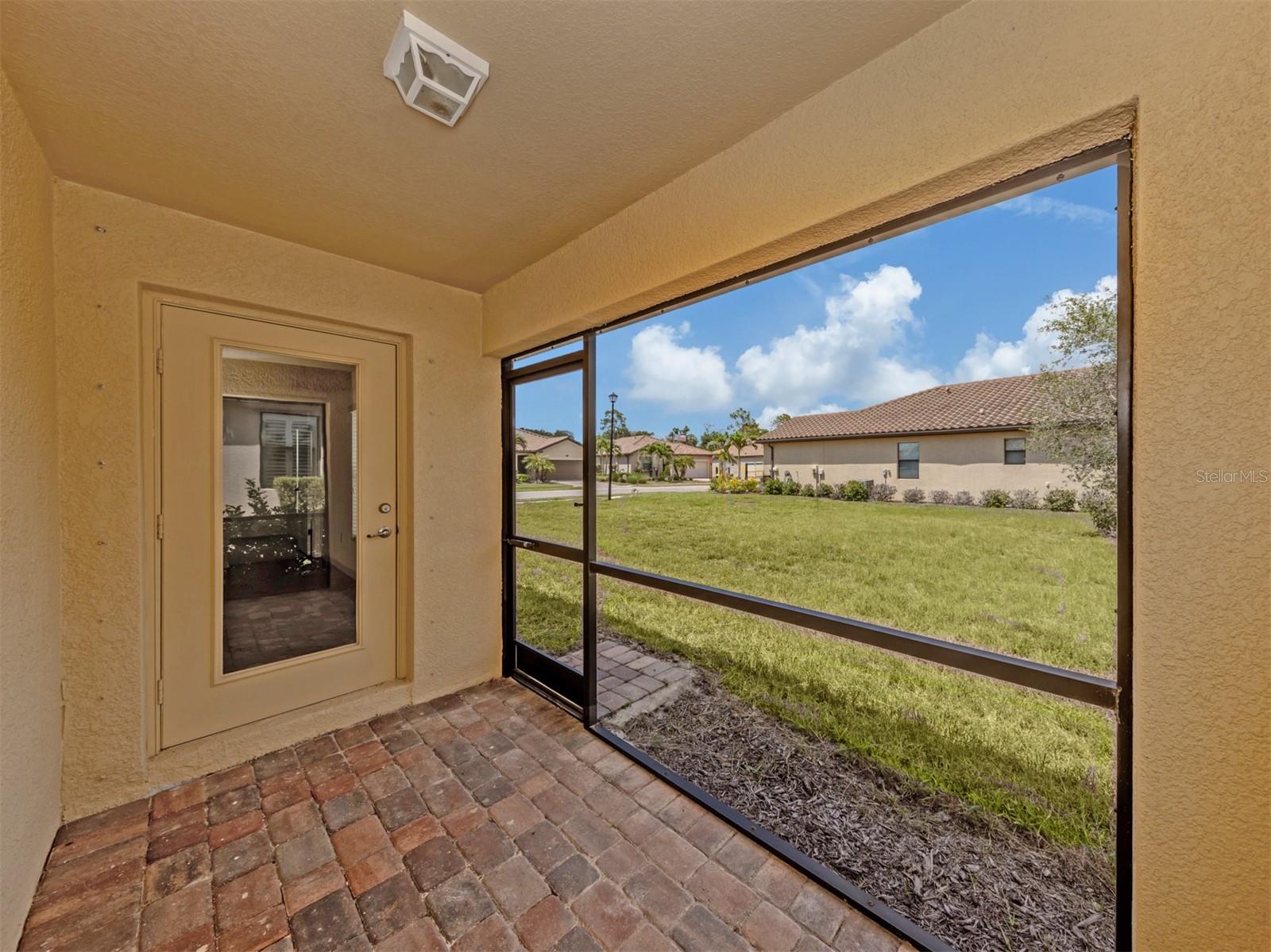 12490 Cinqueterre Dr Property Photo 7