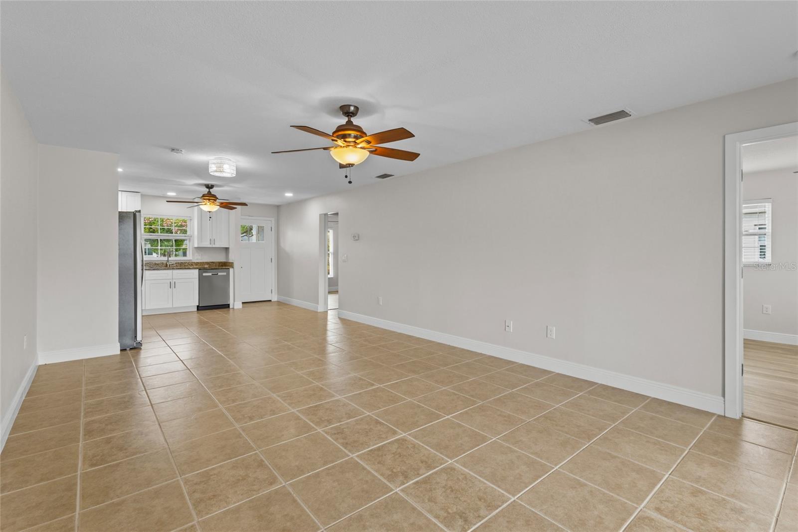 9821 Hernando Ct Property Photo 6