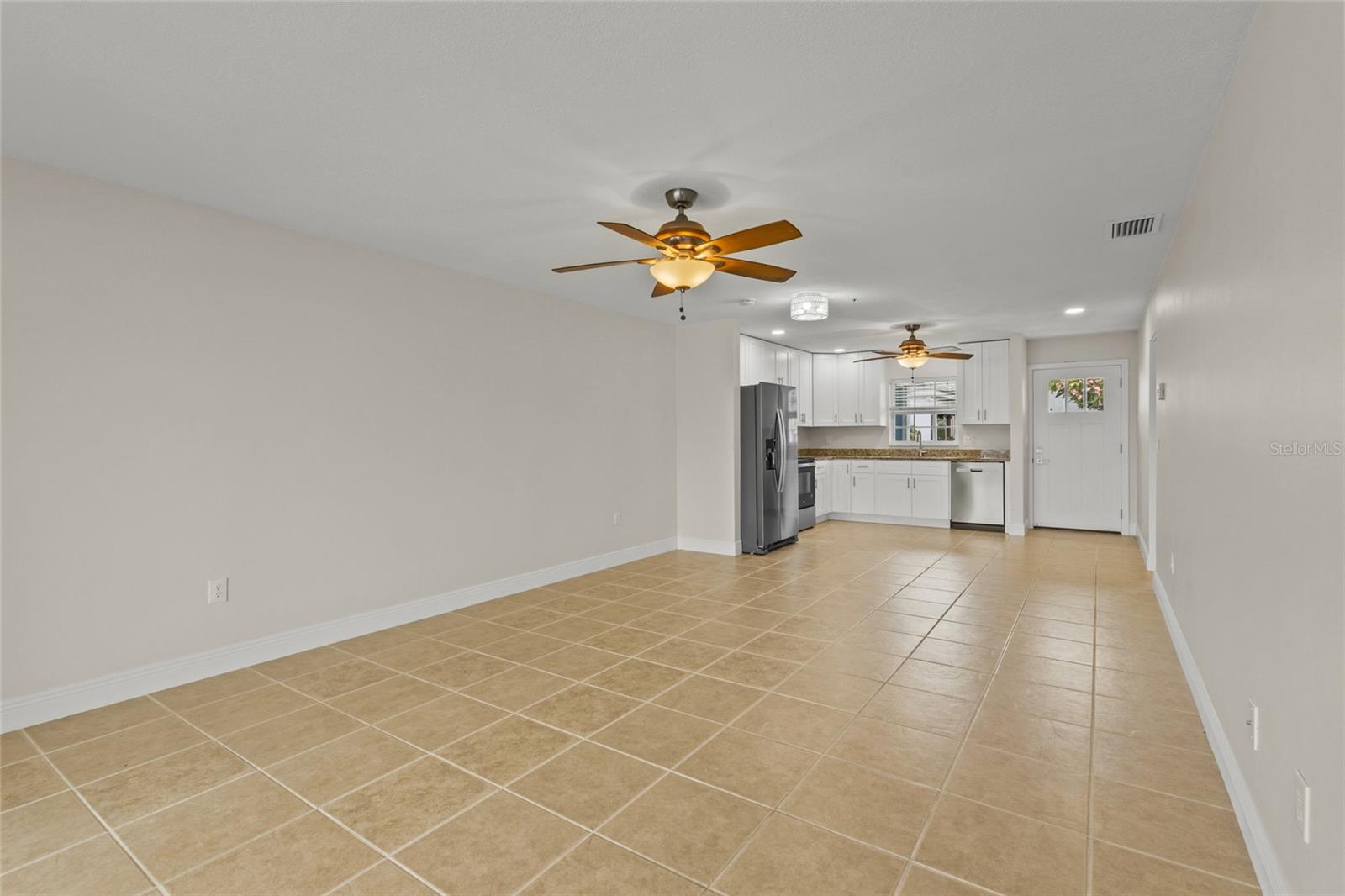 9821 Hernando Ct Property Photo 7