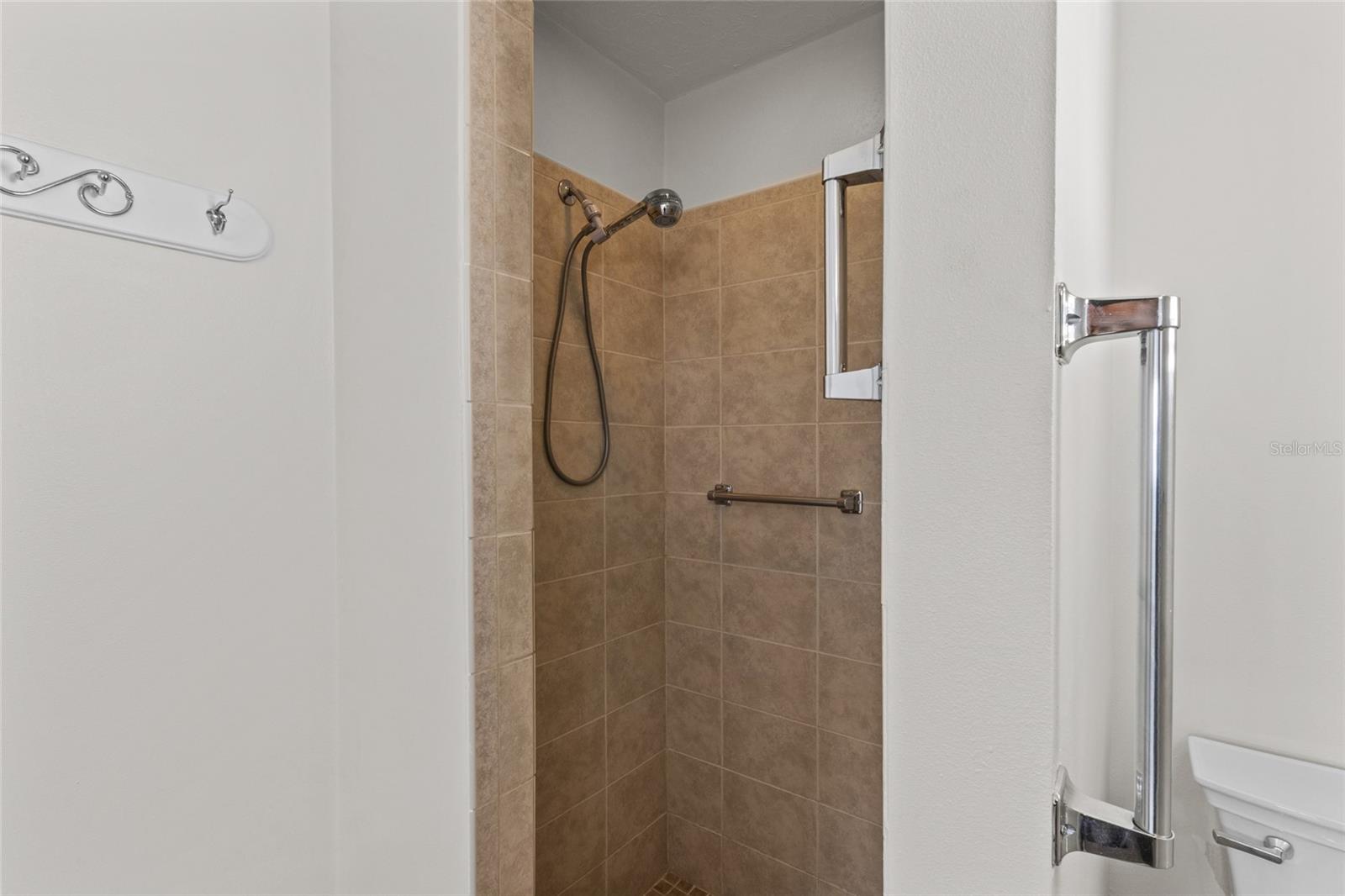 9821 Hernando Ct Property Photo 13