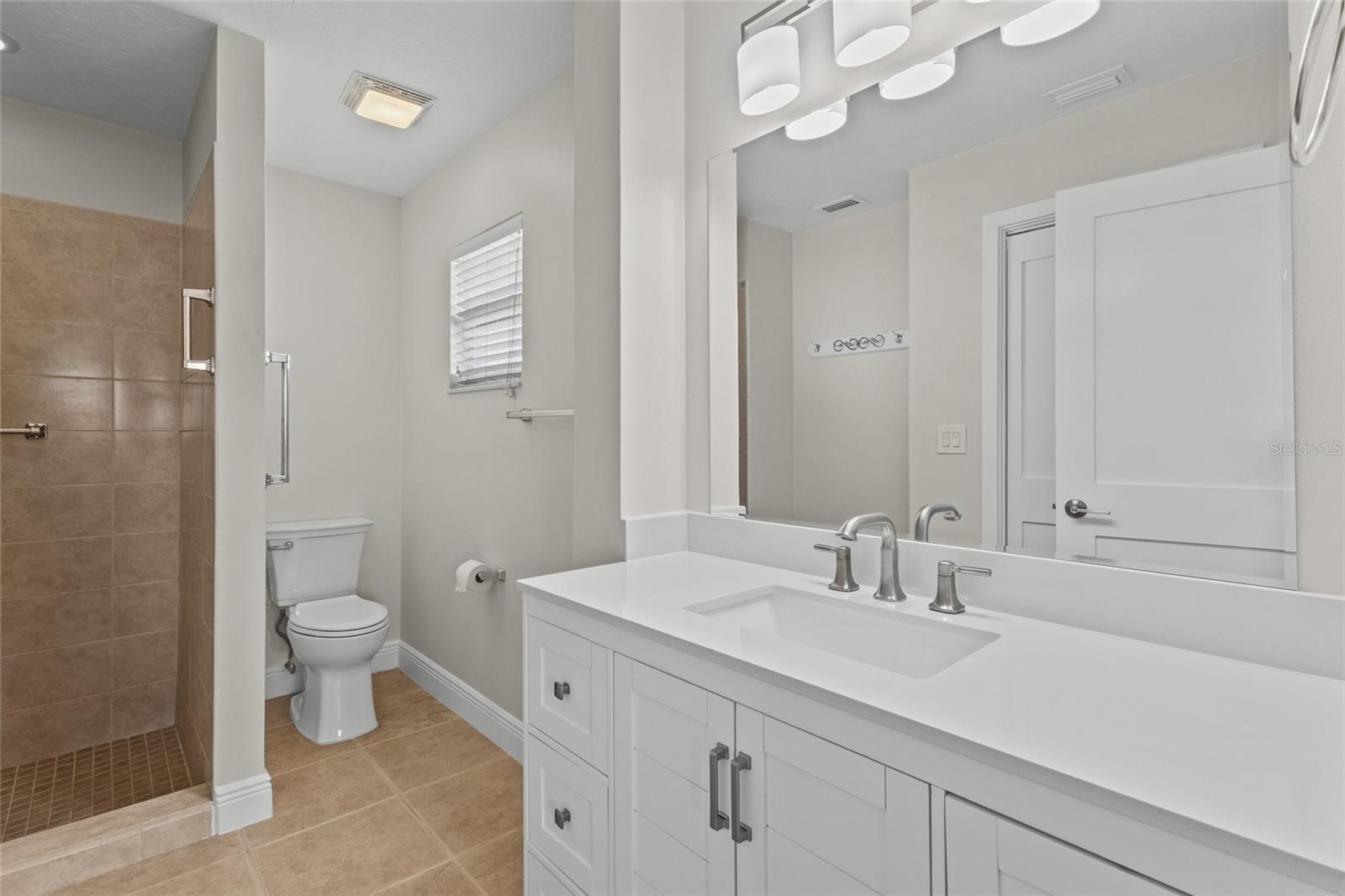 9821 Hernando Ct Property Photo 15