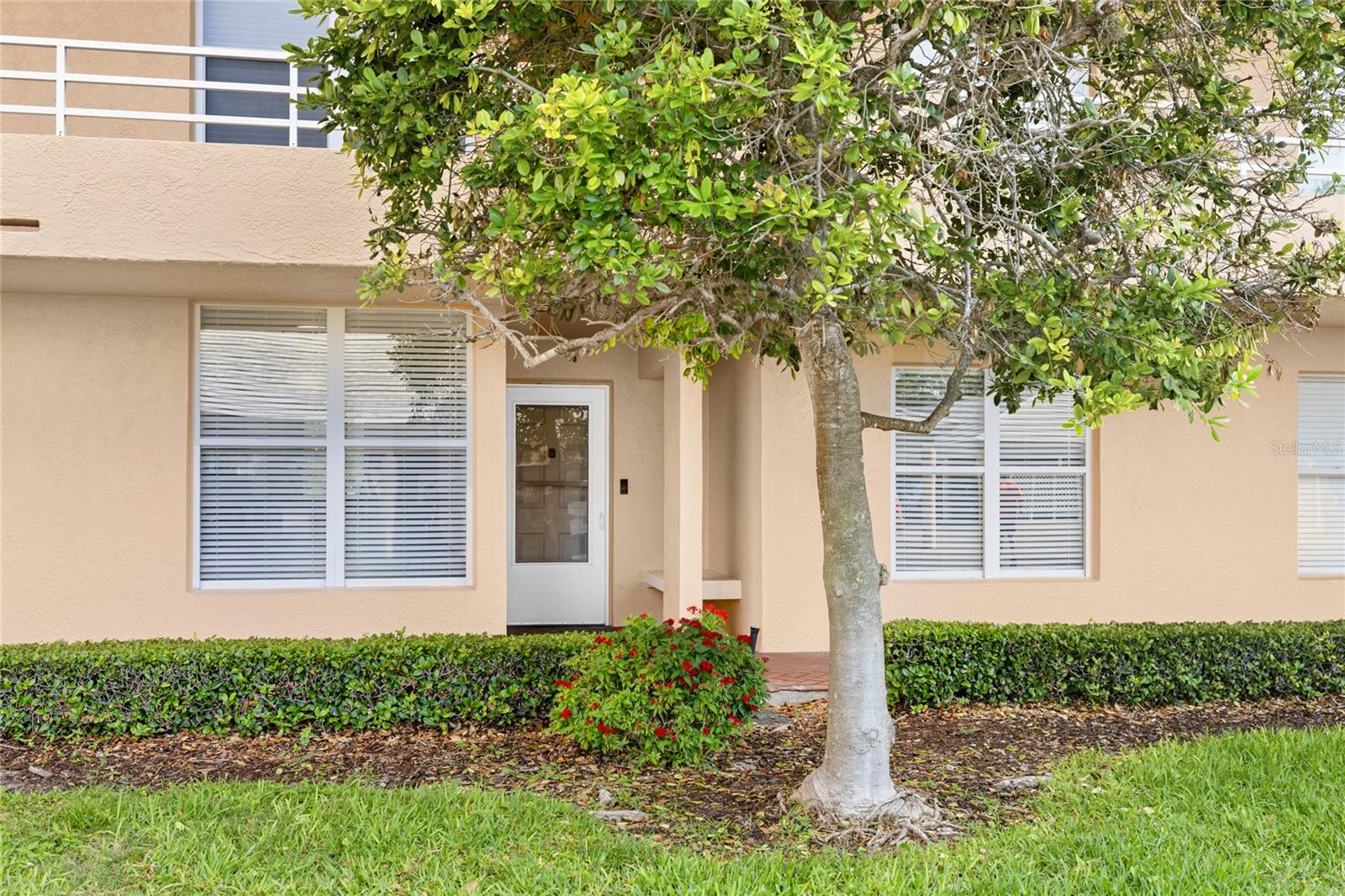 4550 PINEBROOK CIR #106 Property Photo 1