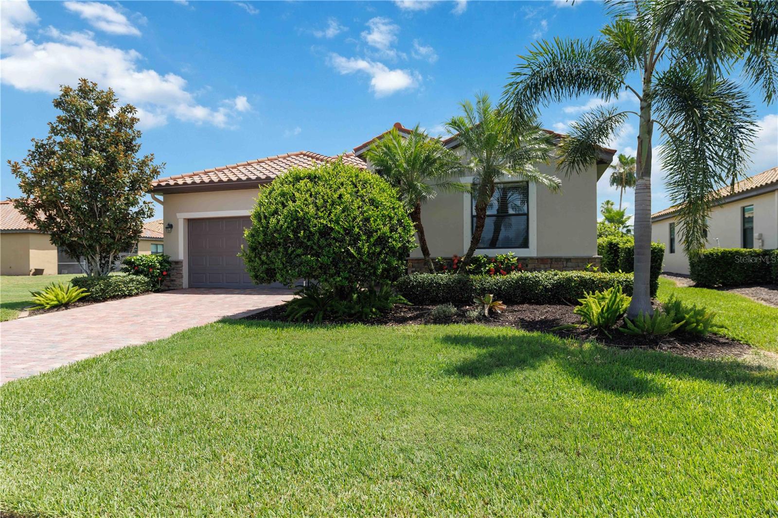 6907 Quiet Creek Dr Property Photo 4