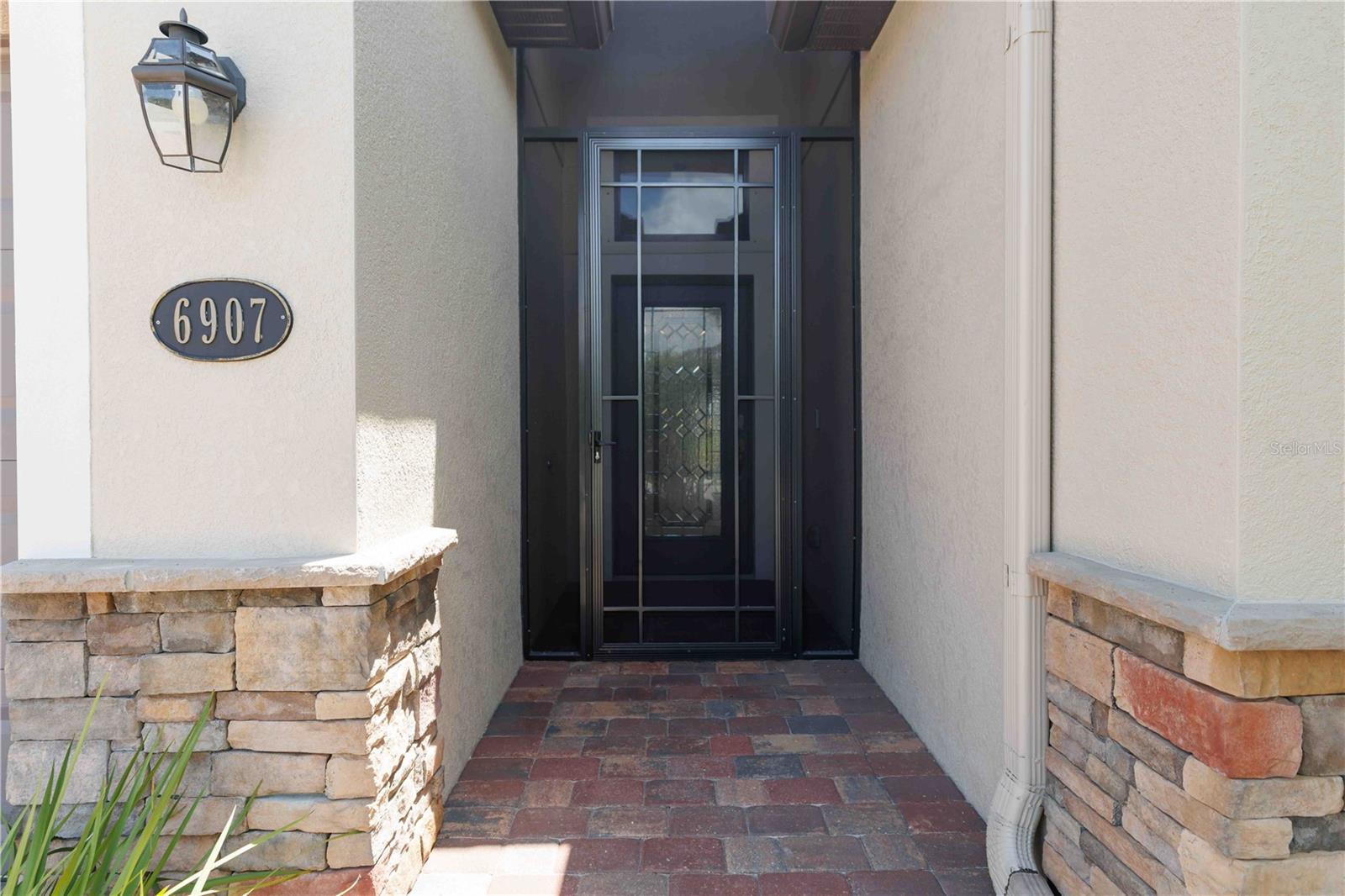 6907 Quiet Creek Dr Property Photo 5