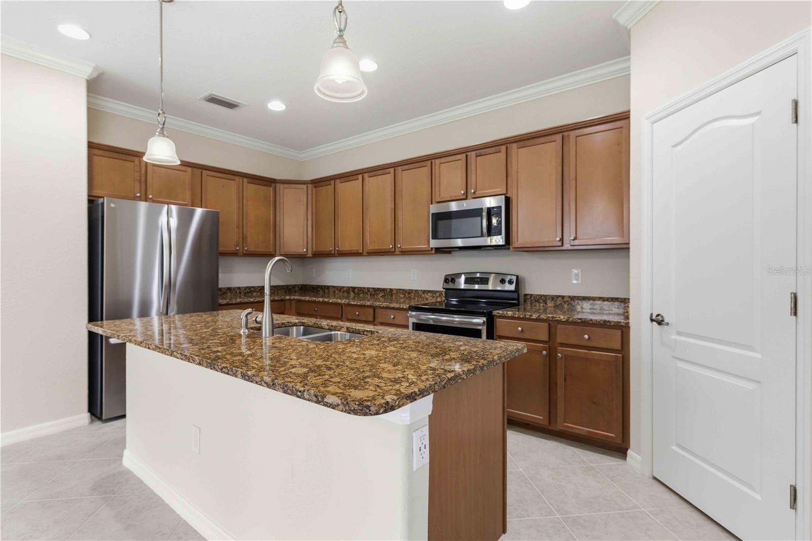 6907 Quiet Creek Dr Property Photo 13