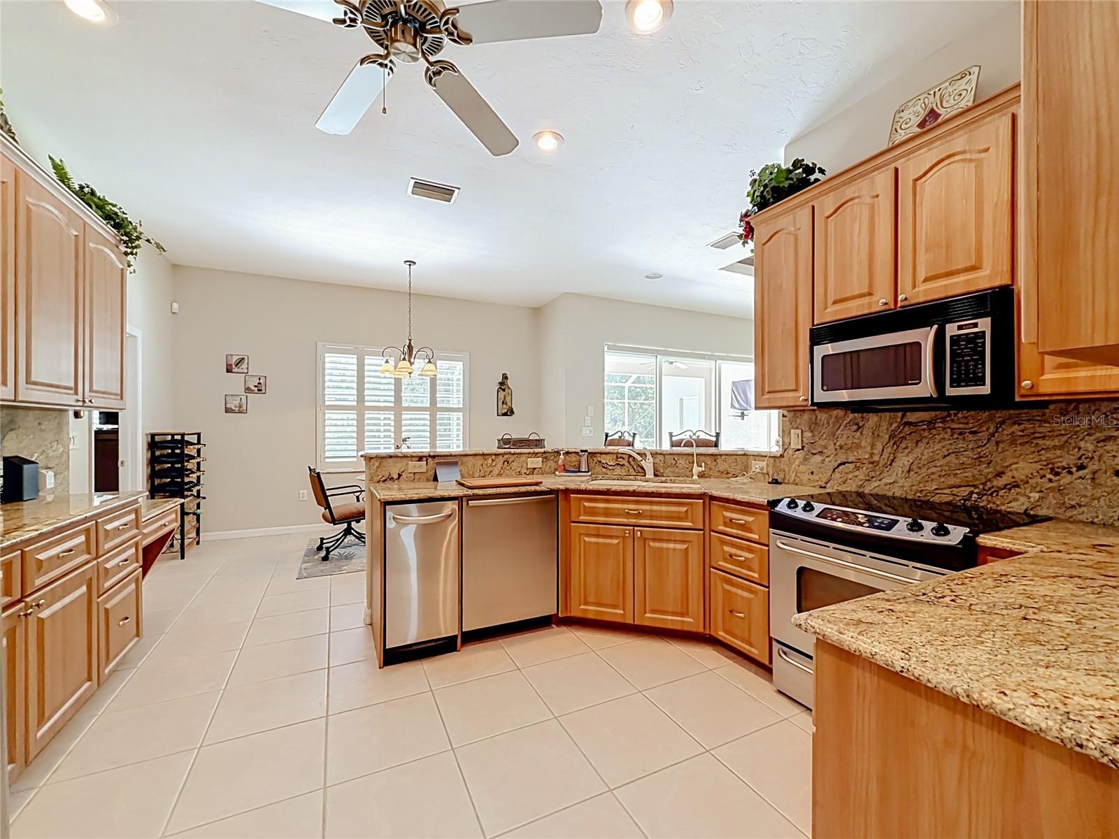 27423 Natal Dr Property Photo 4