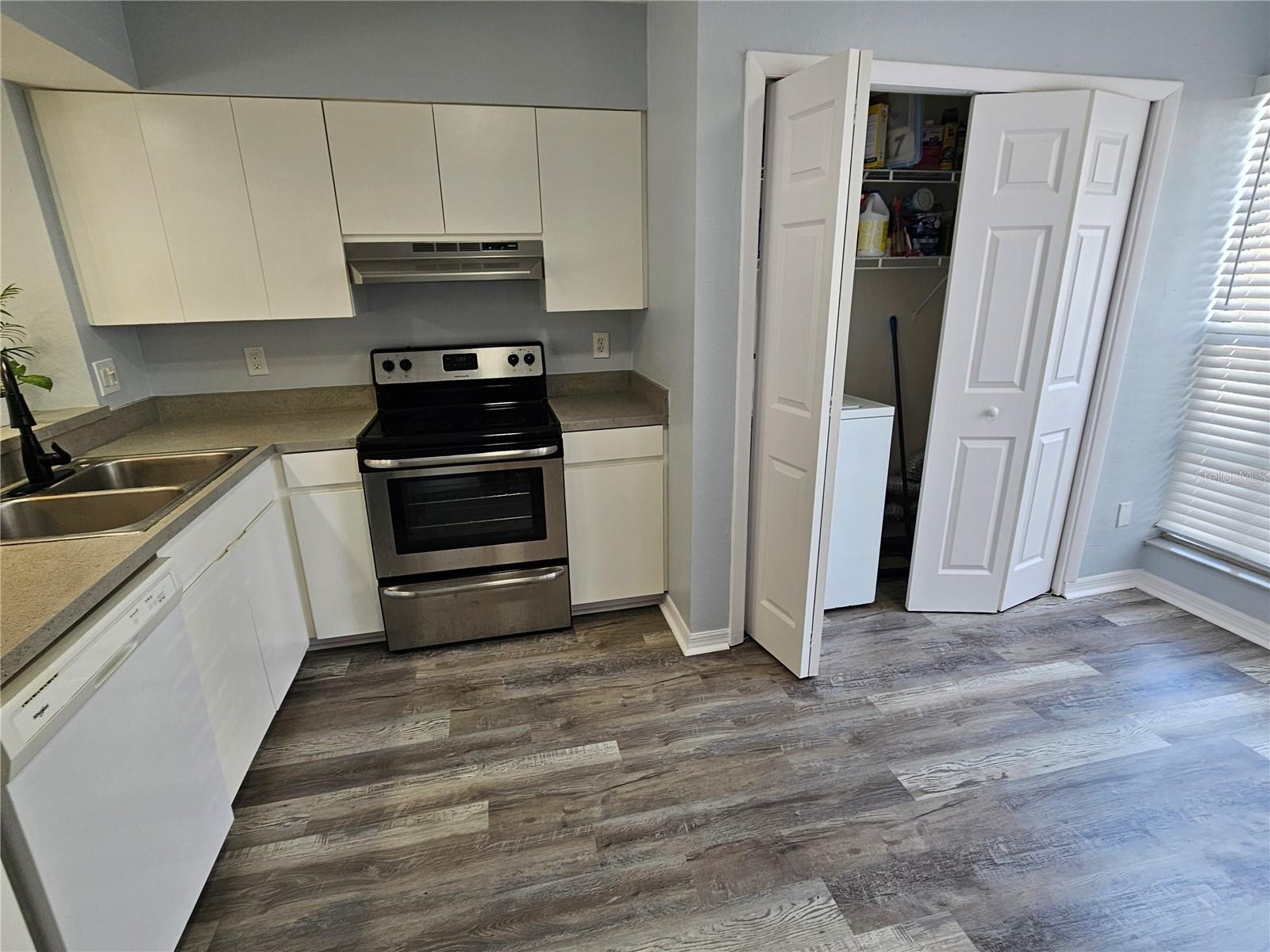 13817 Stone Mill Way Property Photo 3