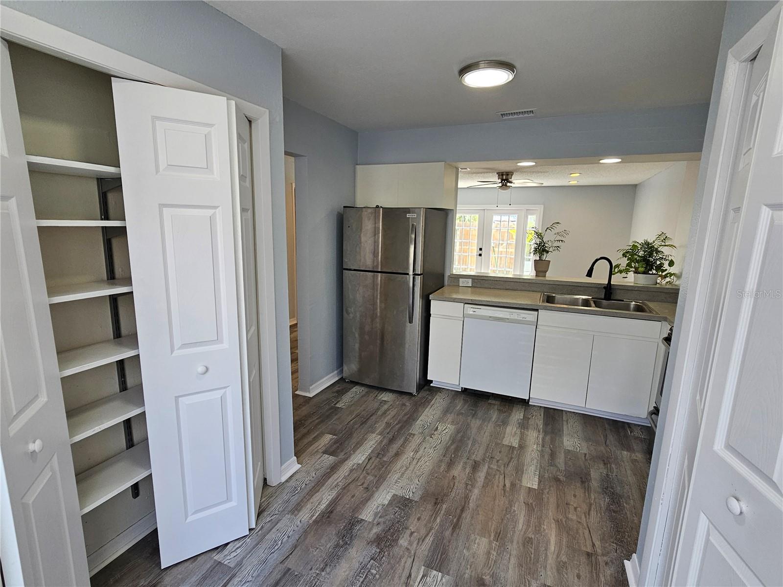 13817 Stone Mill Way Property Photo 6