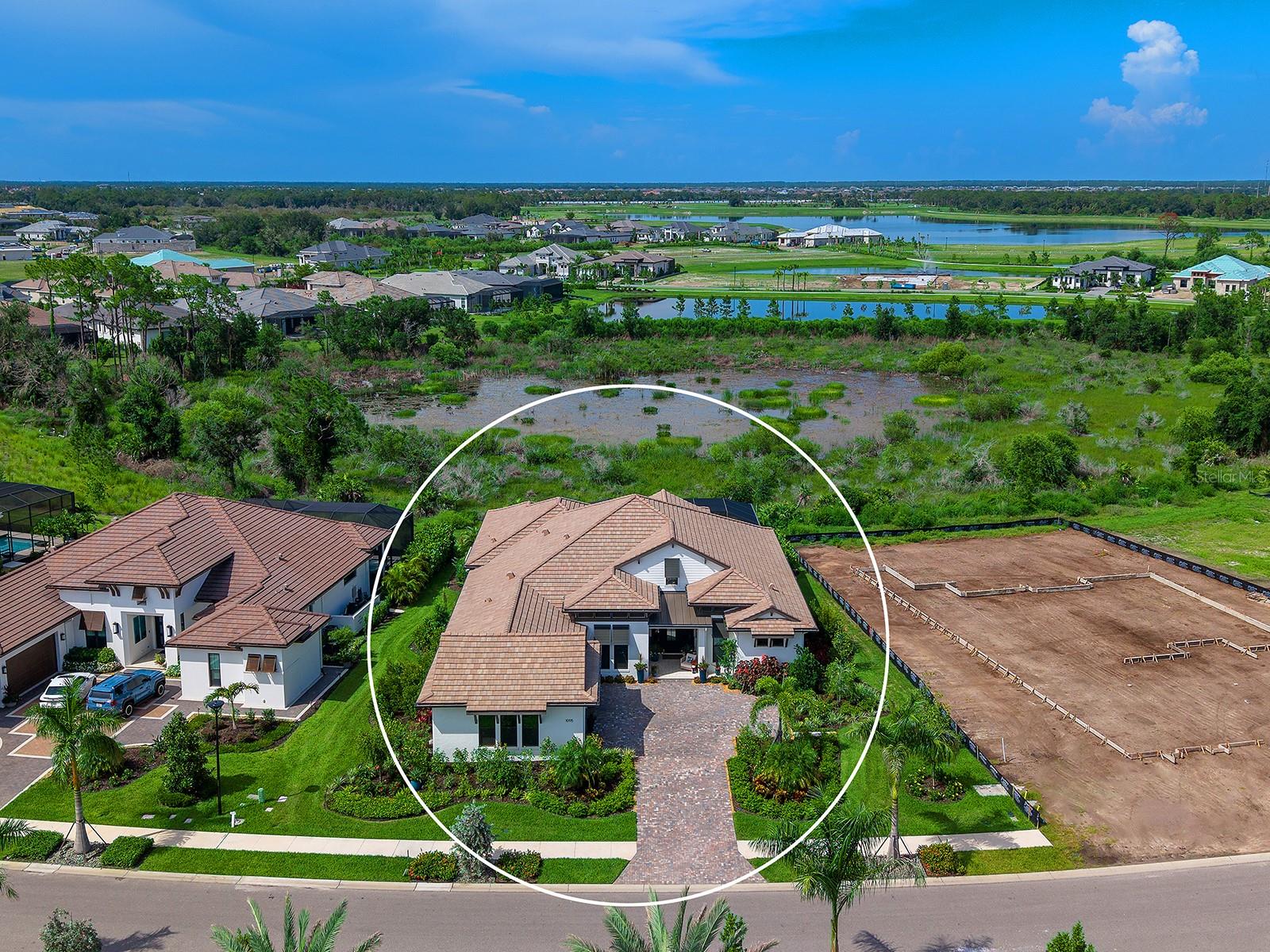 1095 Blue Shell Loop Property Photo 3