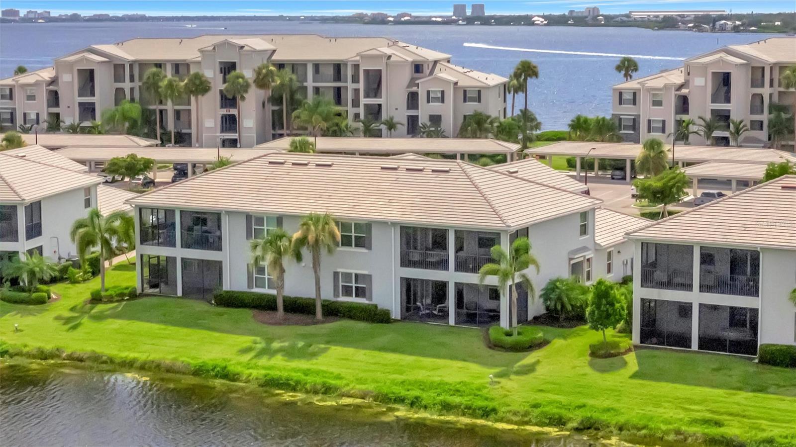 947 Tidewater Shores Loop Property Photo 3