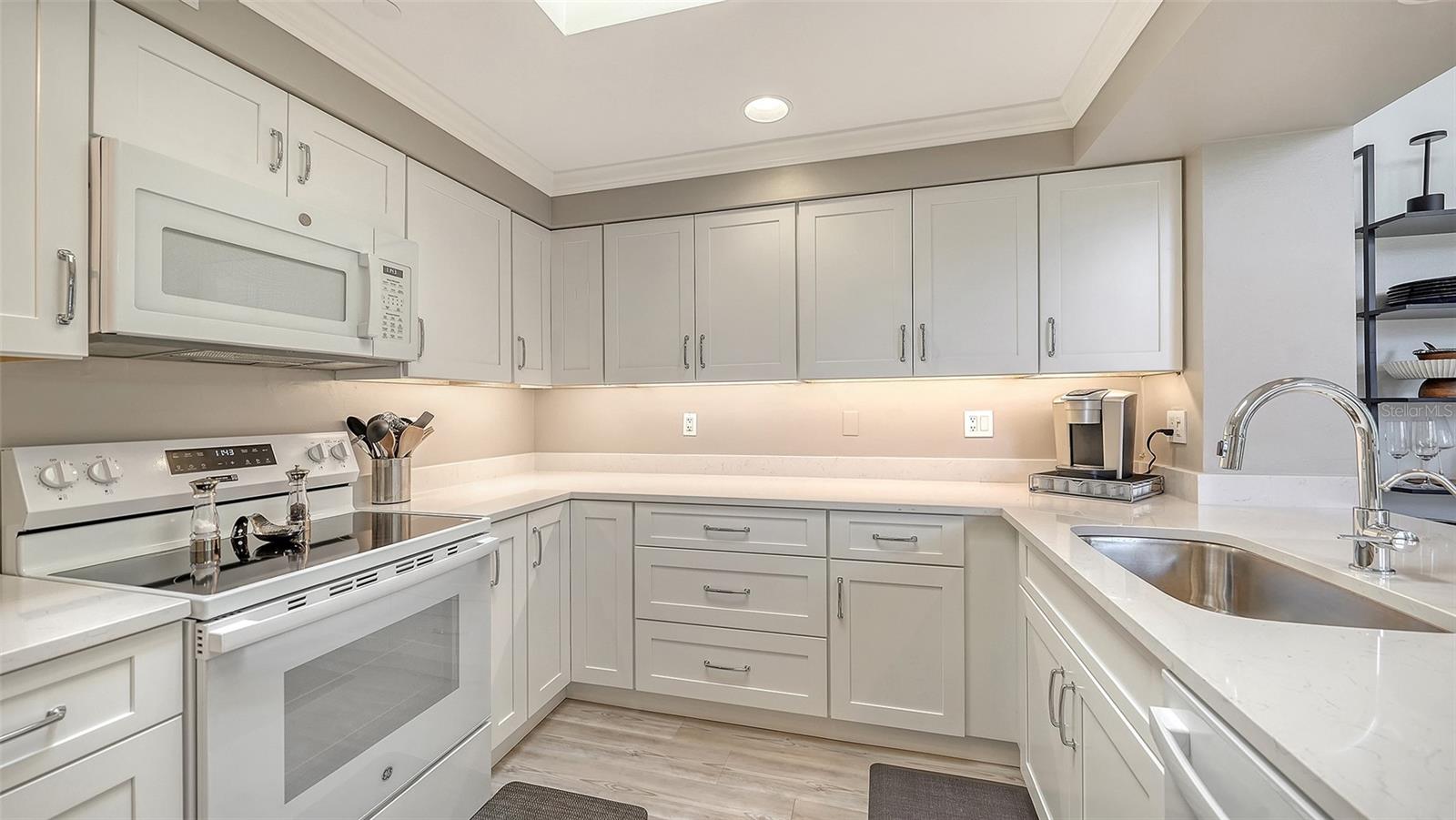 2000 Harbourside Dr #1501 Property Photo 11