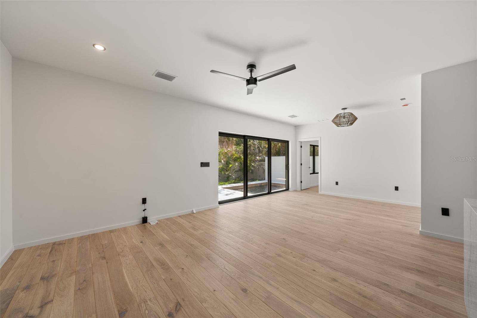1681 Oak St Property Photo 32