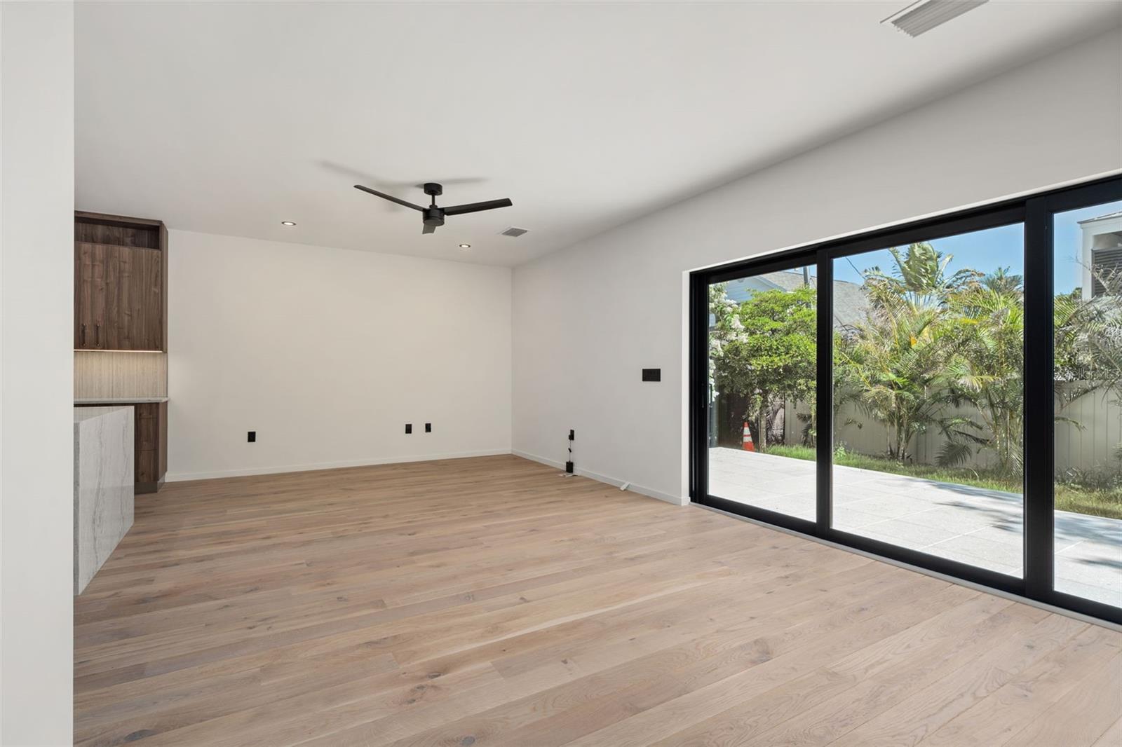 1681 Oak St Property Photo 34