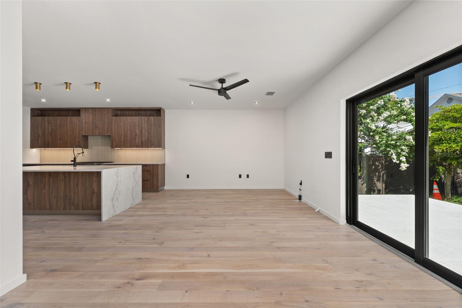 1681 Oak St Property Photo 35